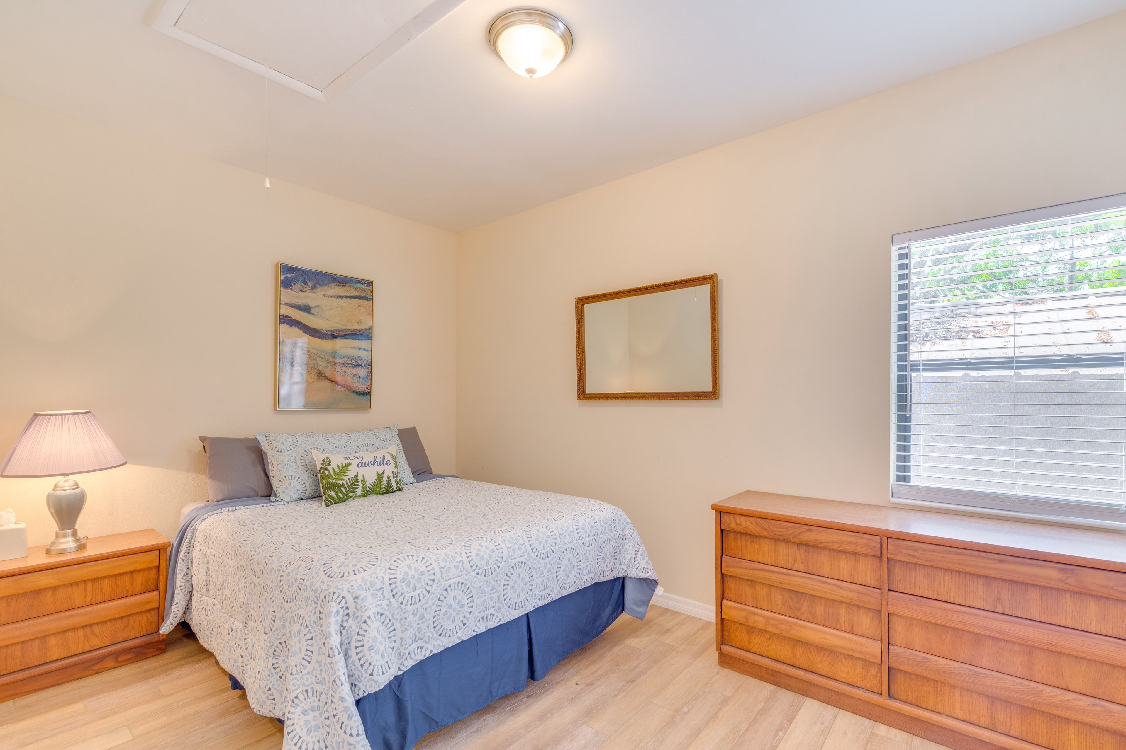 Bedroom | Queen Bed | Linens Provided