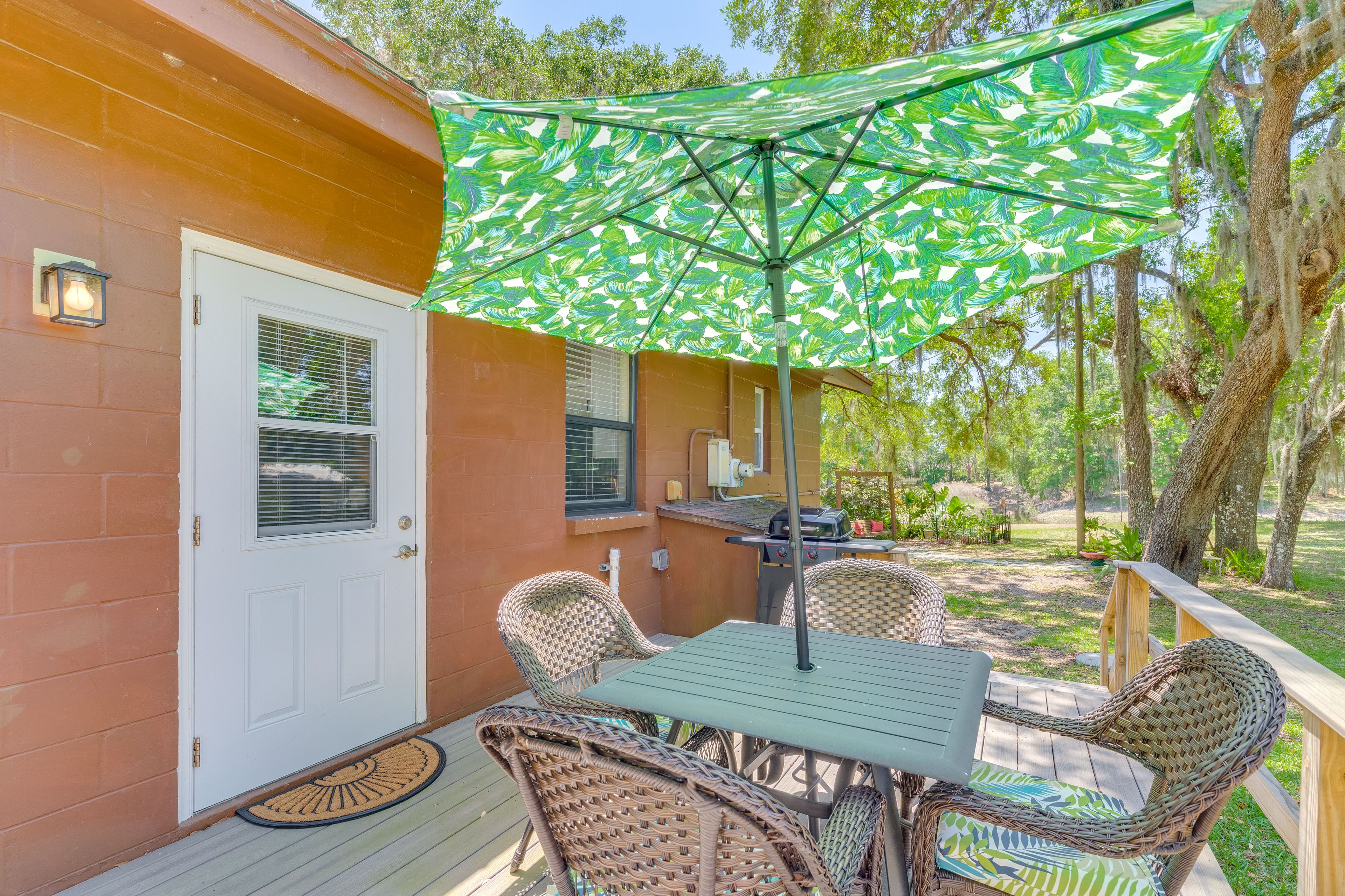 Deck | Dining Area | Gas Grill