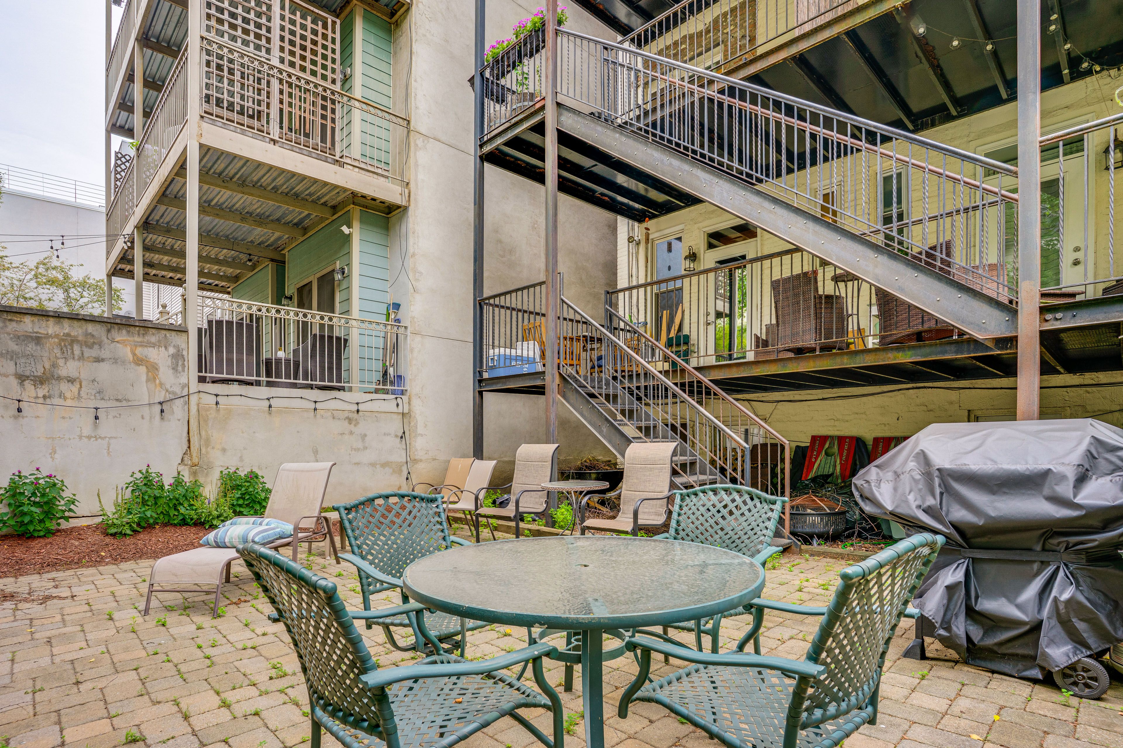 Shared Backyard | Gas Grill