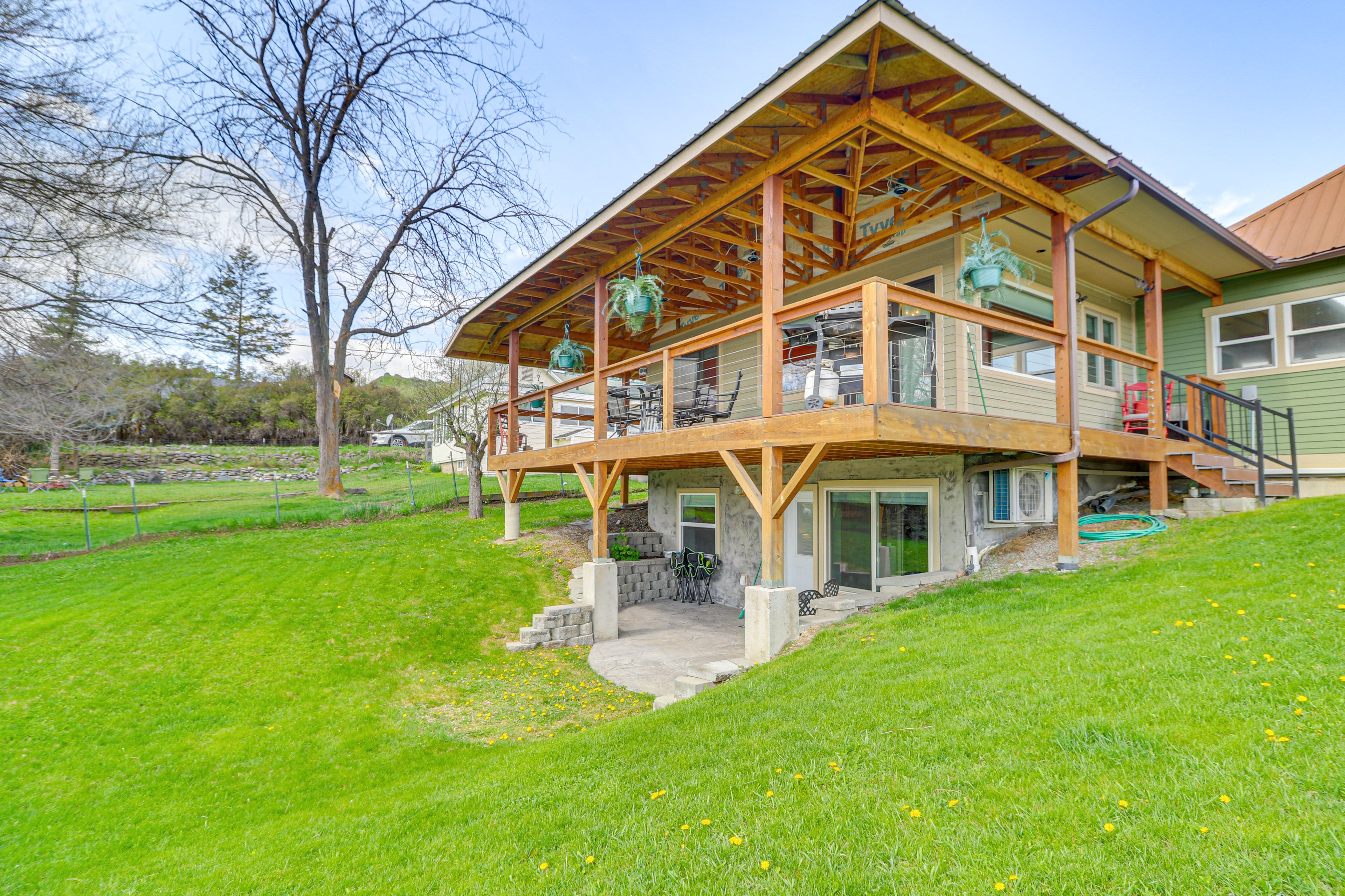 Property Exterior | 2-Story Apartment