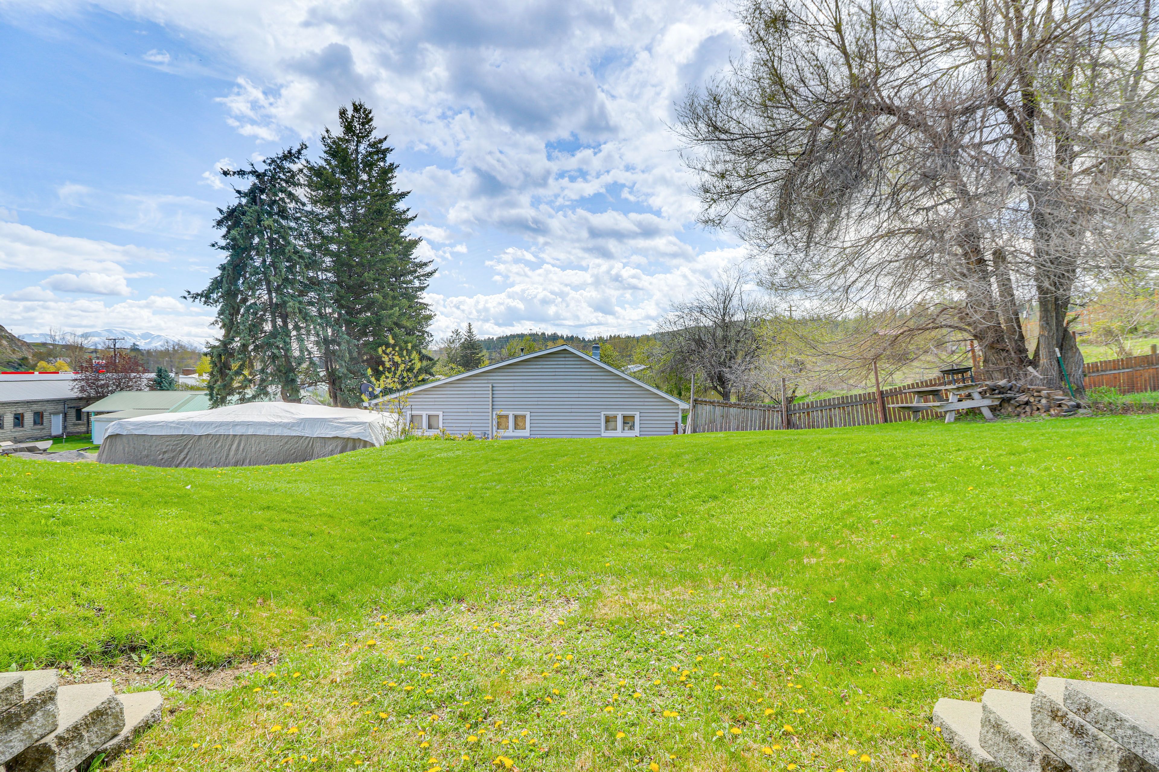 Private Yard | Surrounding Views