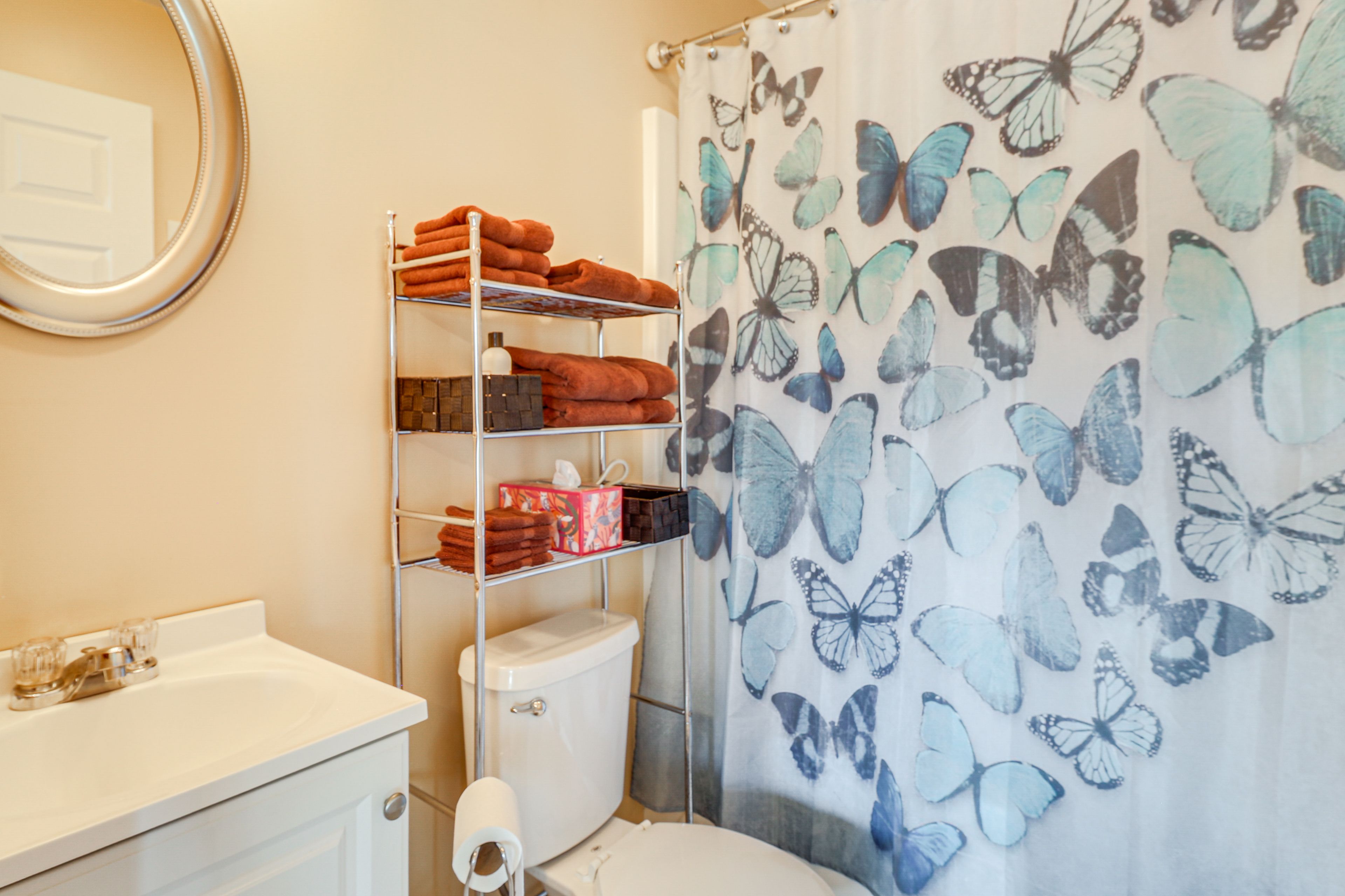 Full Bathroom | 2nd Floor | Complimentary Toiletries