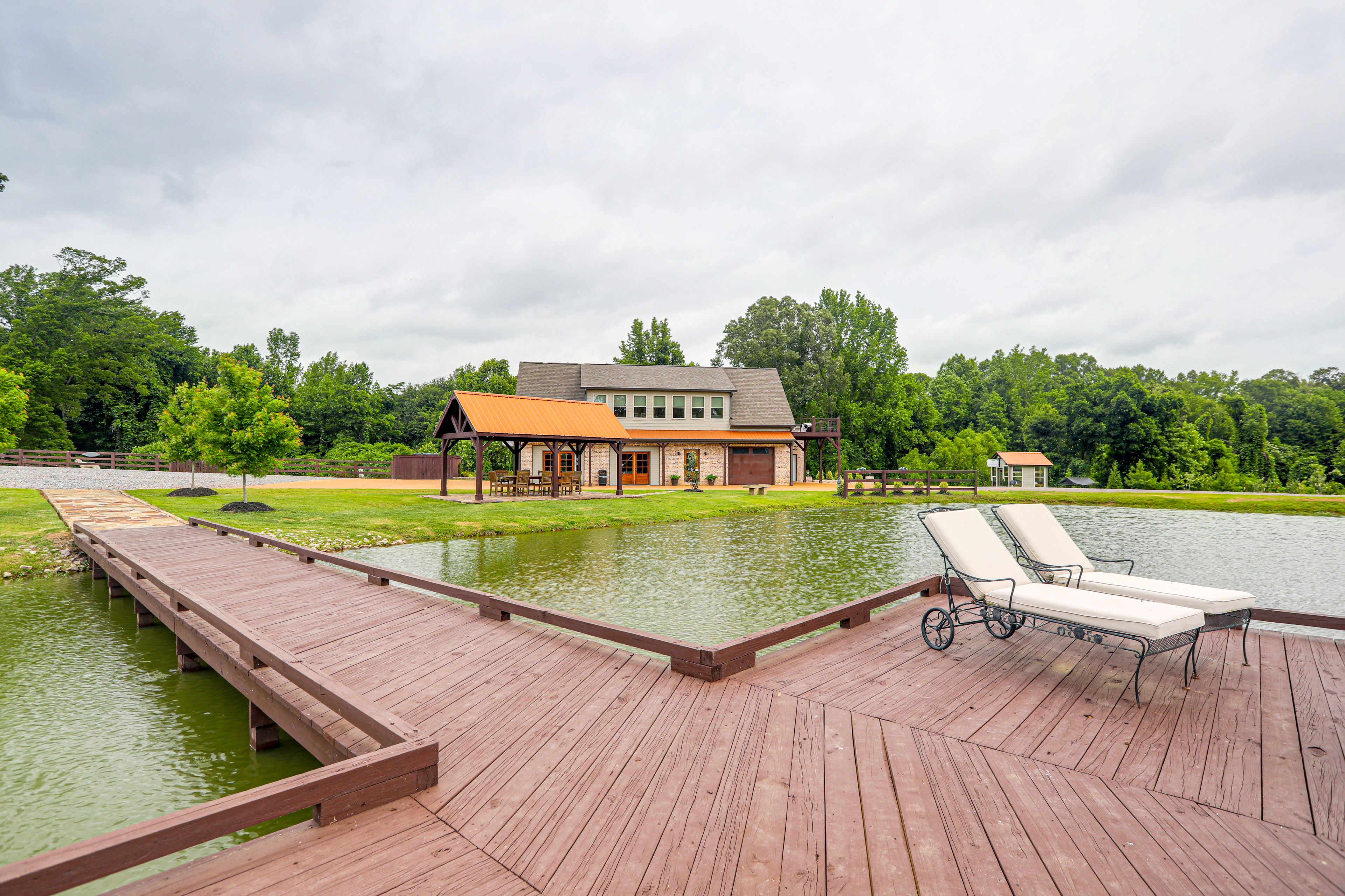 Fishing Lake | Outdoor Seating