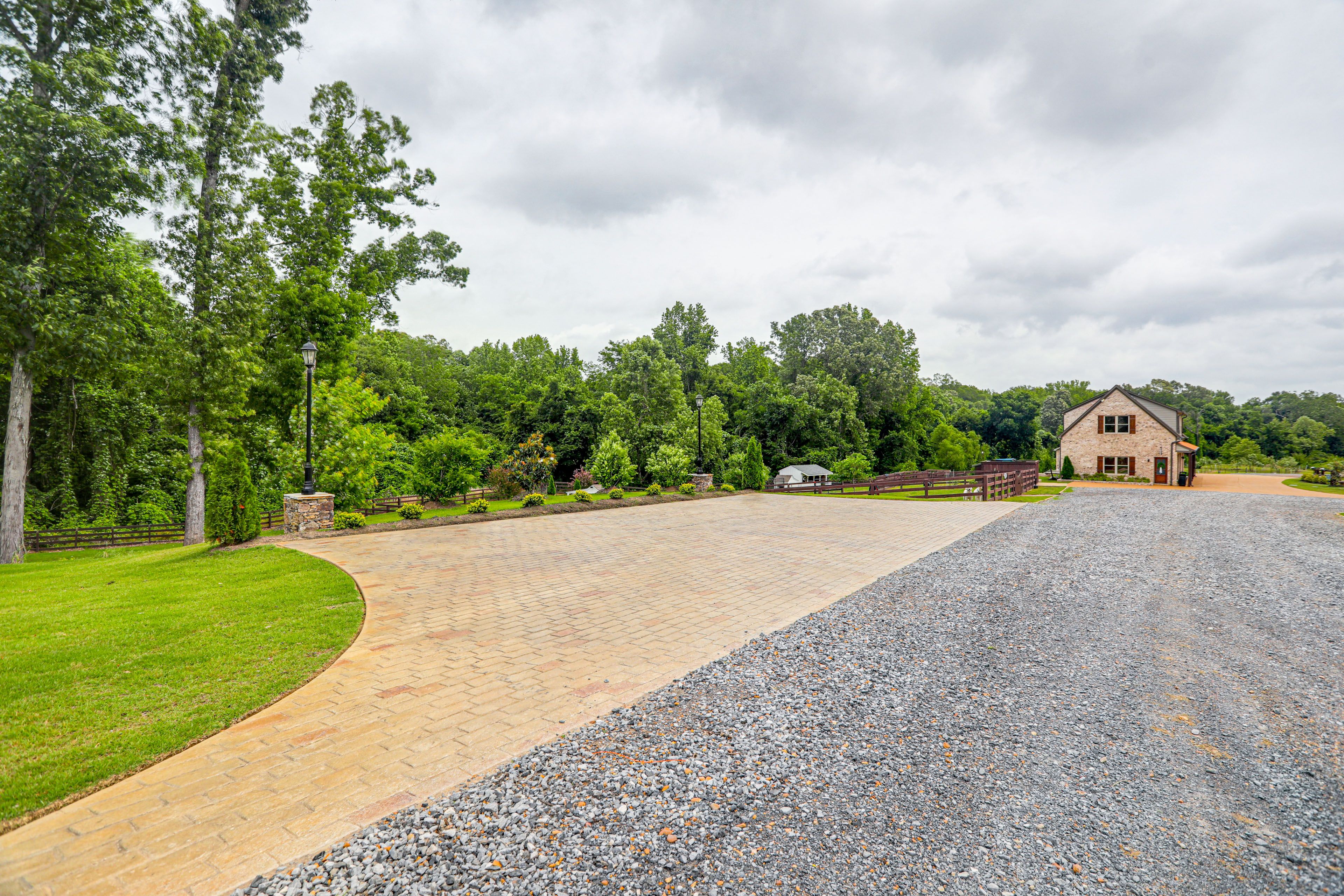 Parking | Driveway (2 Vehicles)
