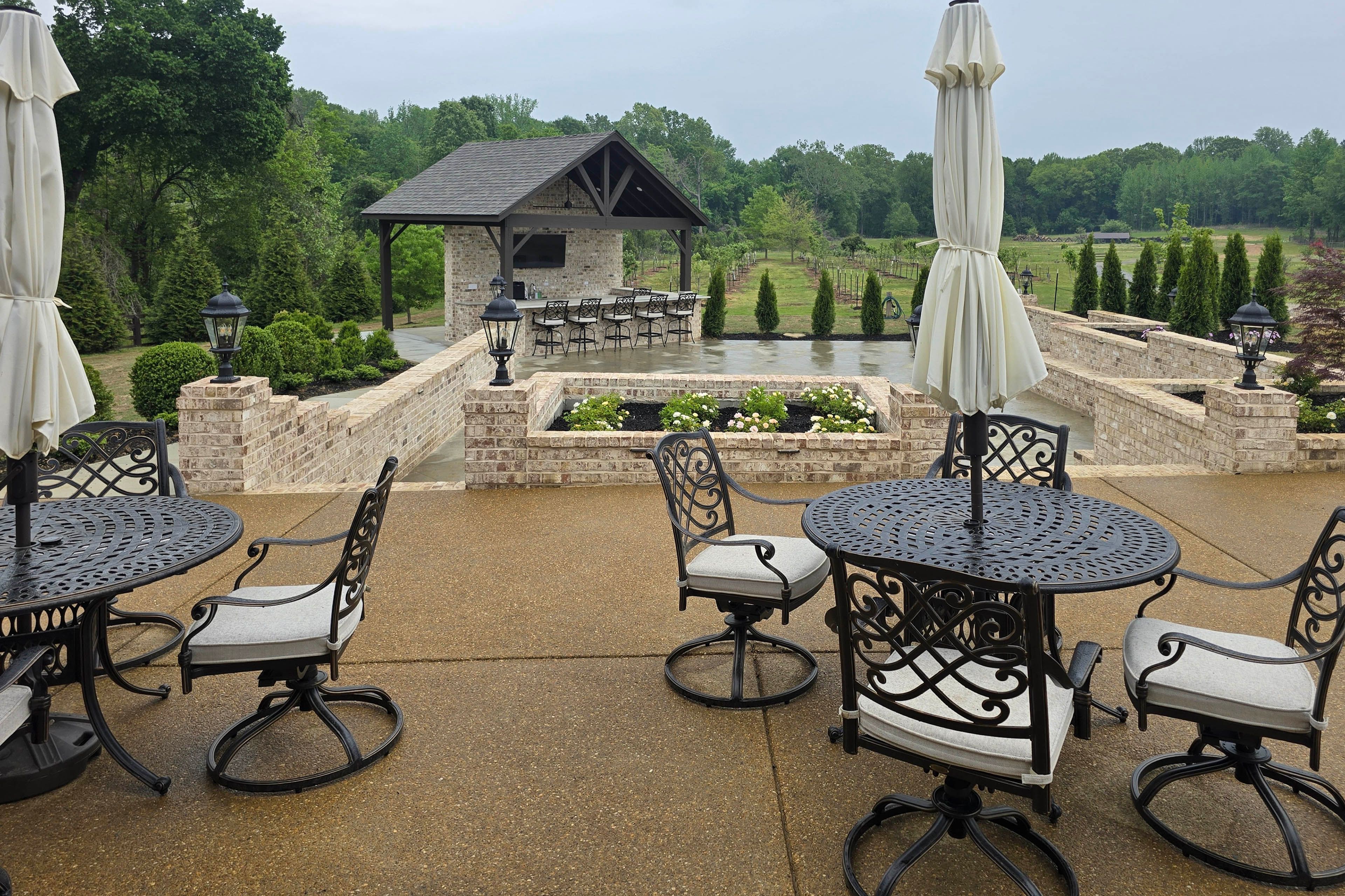 Courtyard | Wet Bar | TV