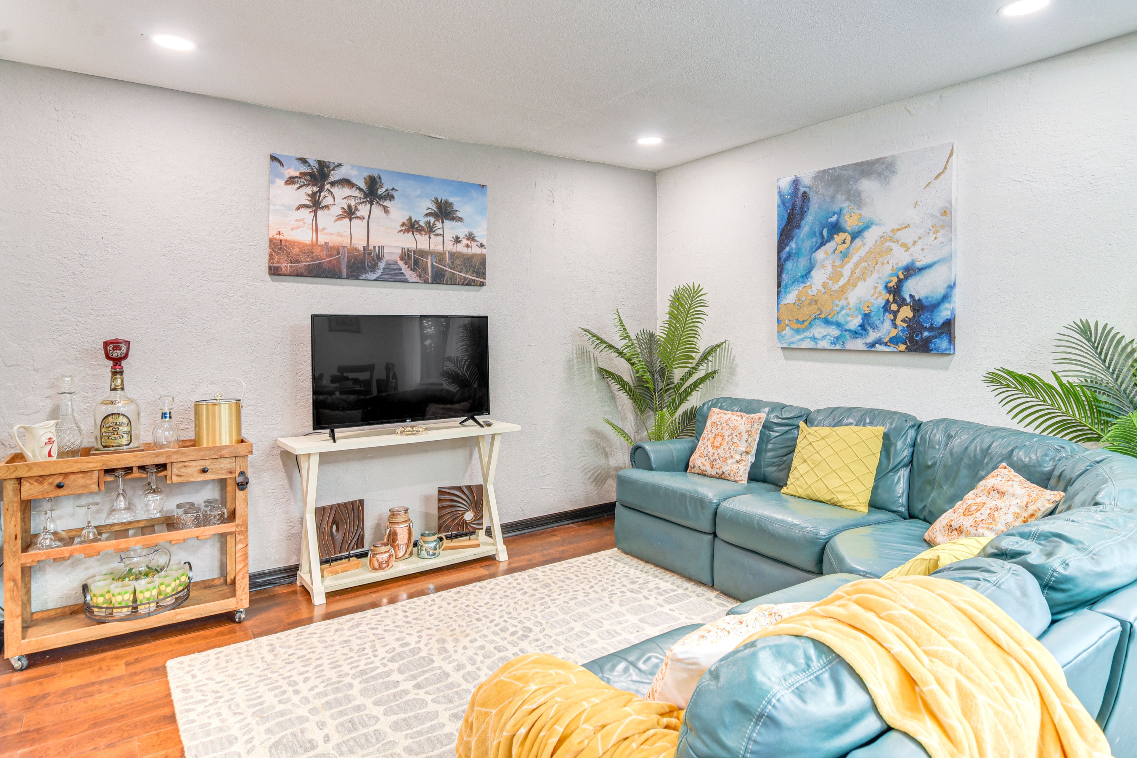 Living Room | Flat-Screen TV