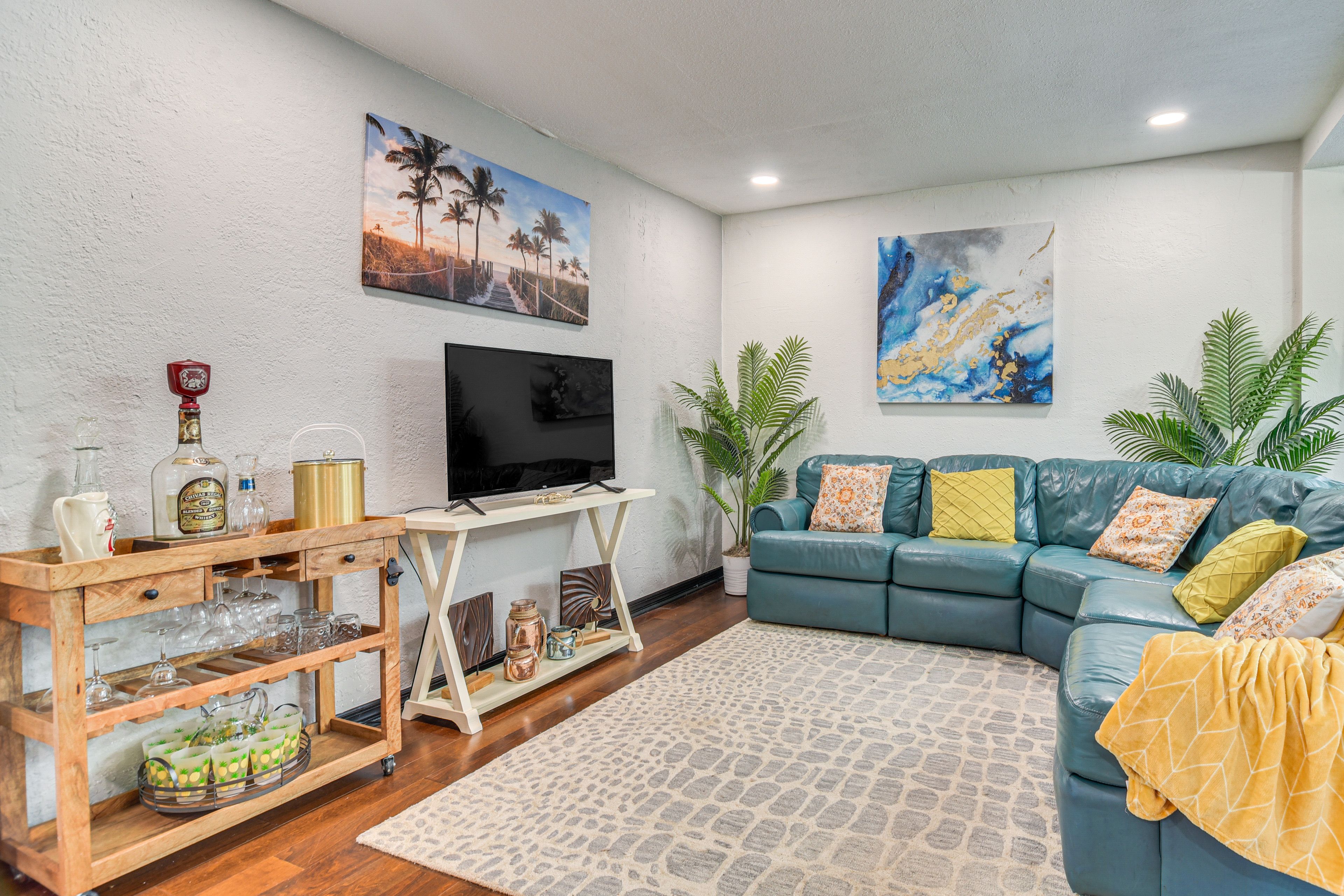 St. Petersburg Vacation Rental | 3BR | 2BA | Step-Free Access | 1,406 Sq Ft