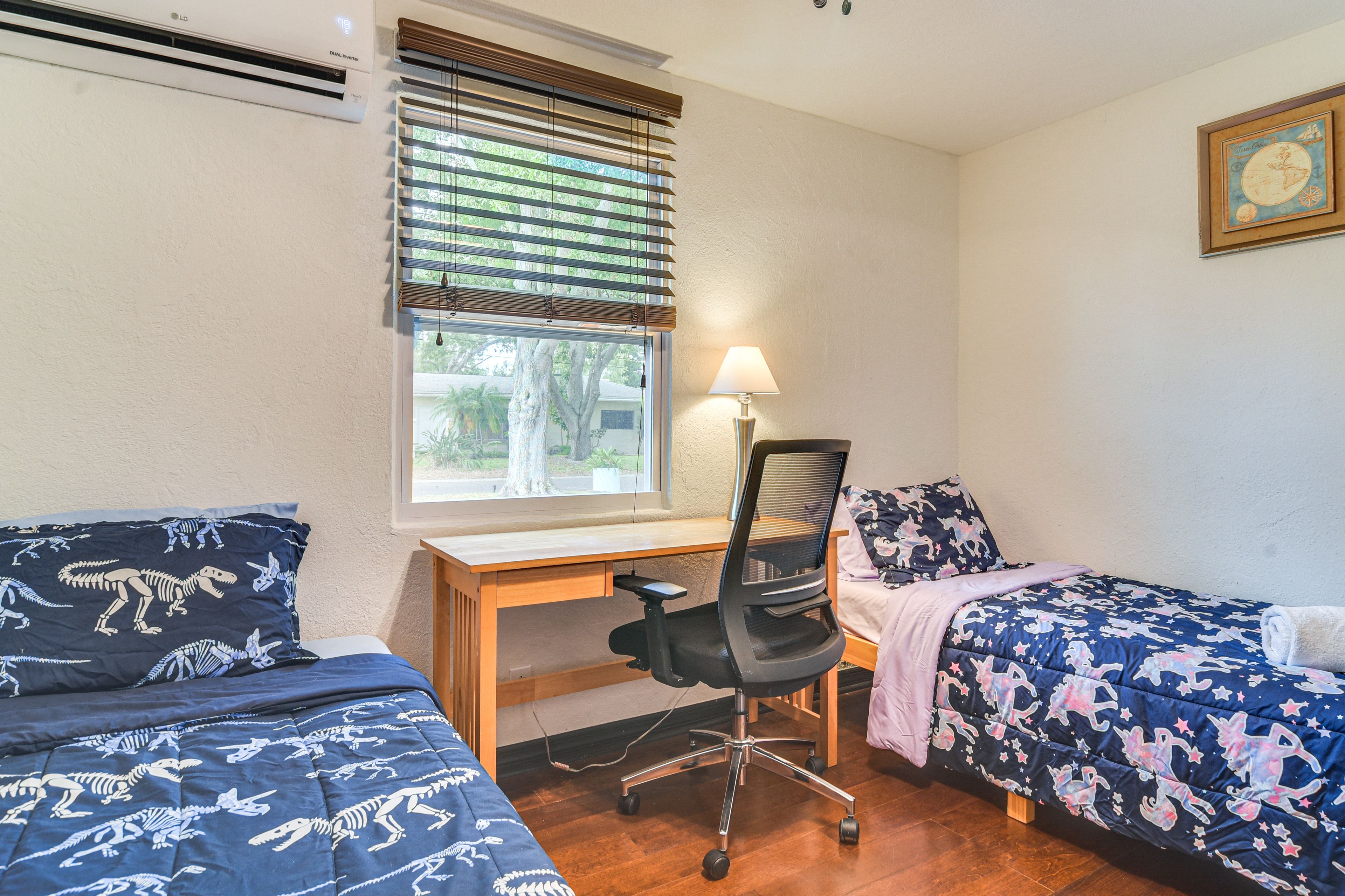 Bedroom 2 | 2 Twin Beds | Laptop Workspace | Free WiFi
