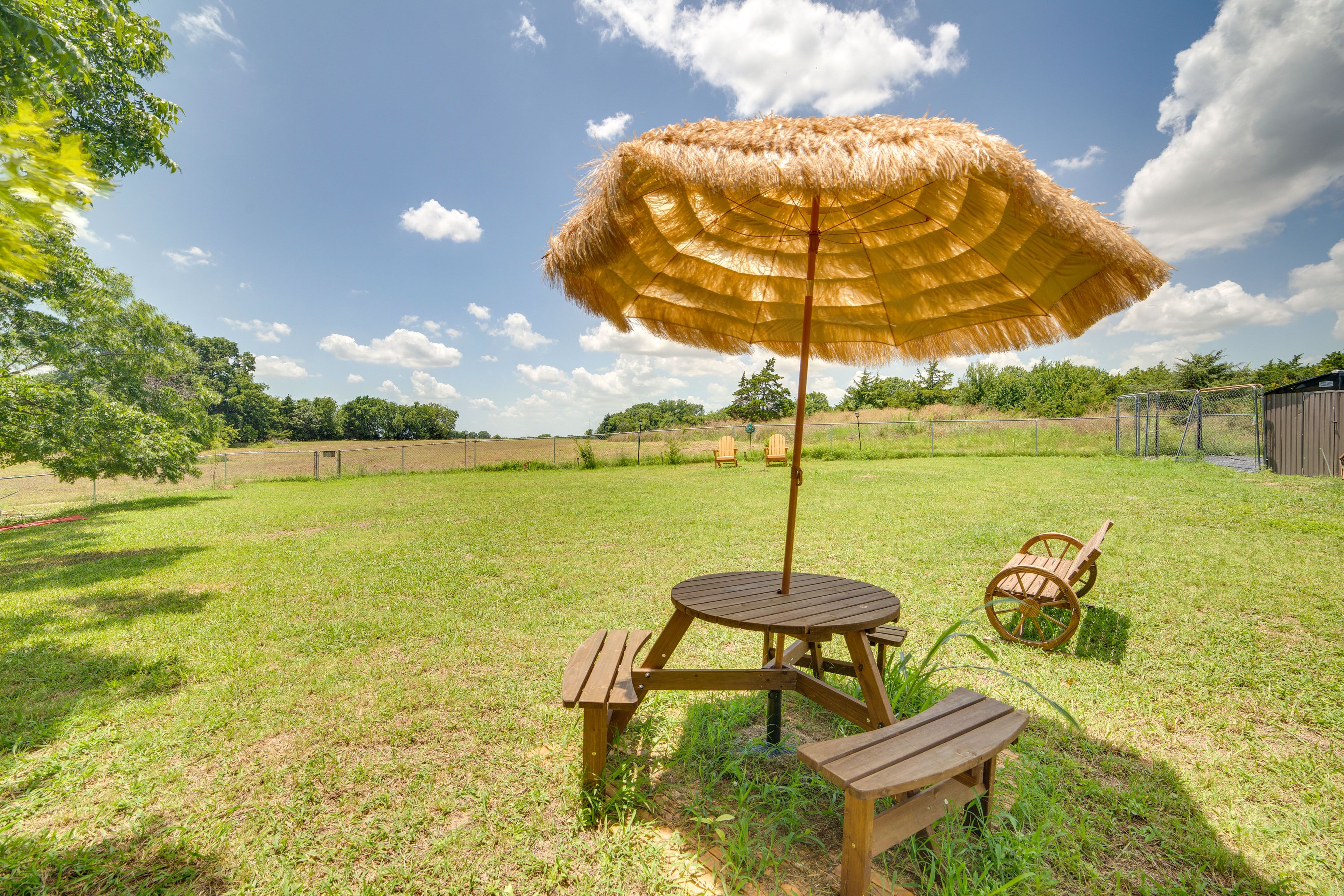 Large Yard | Seating & Dining Areas