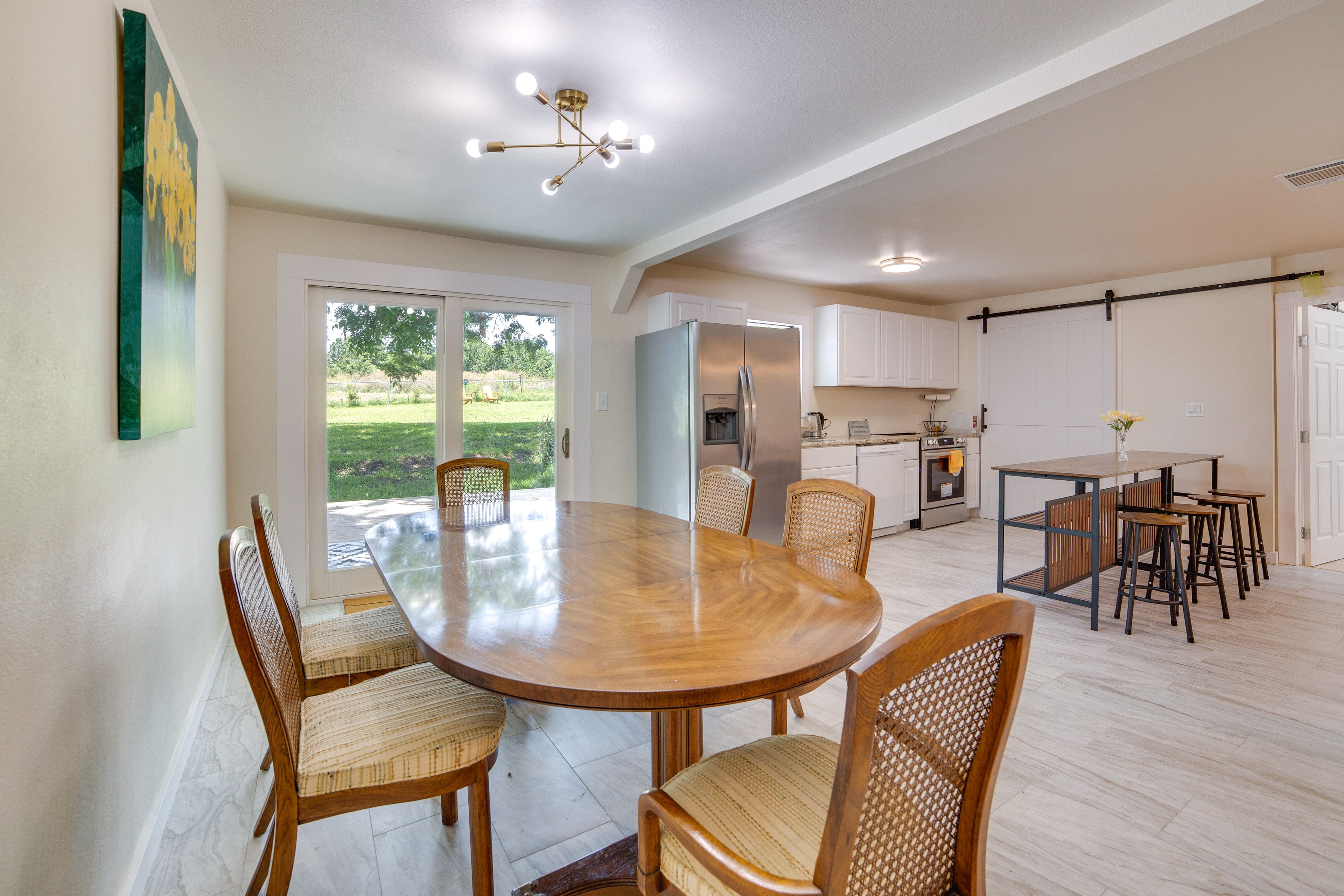 Dining Table | Dishware & Flatware