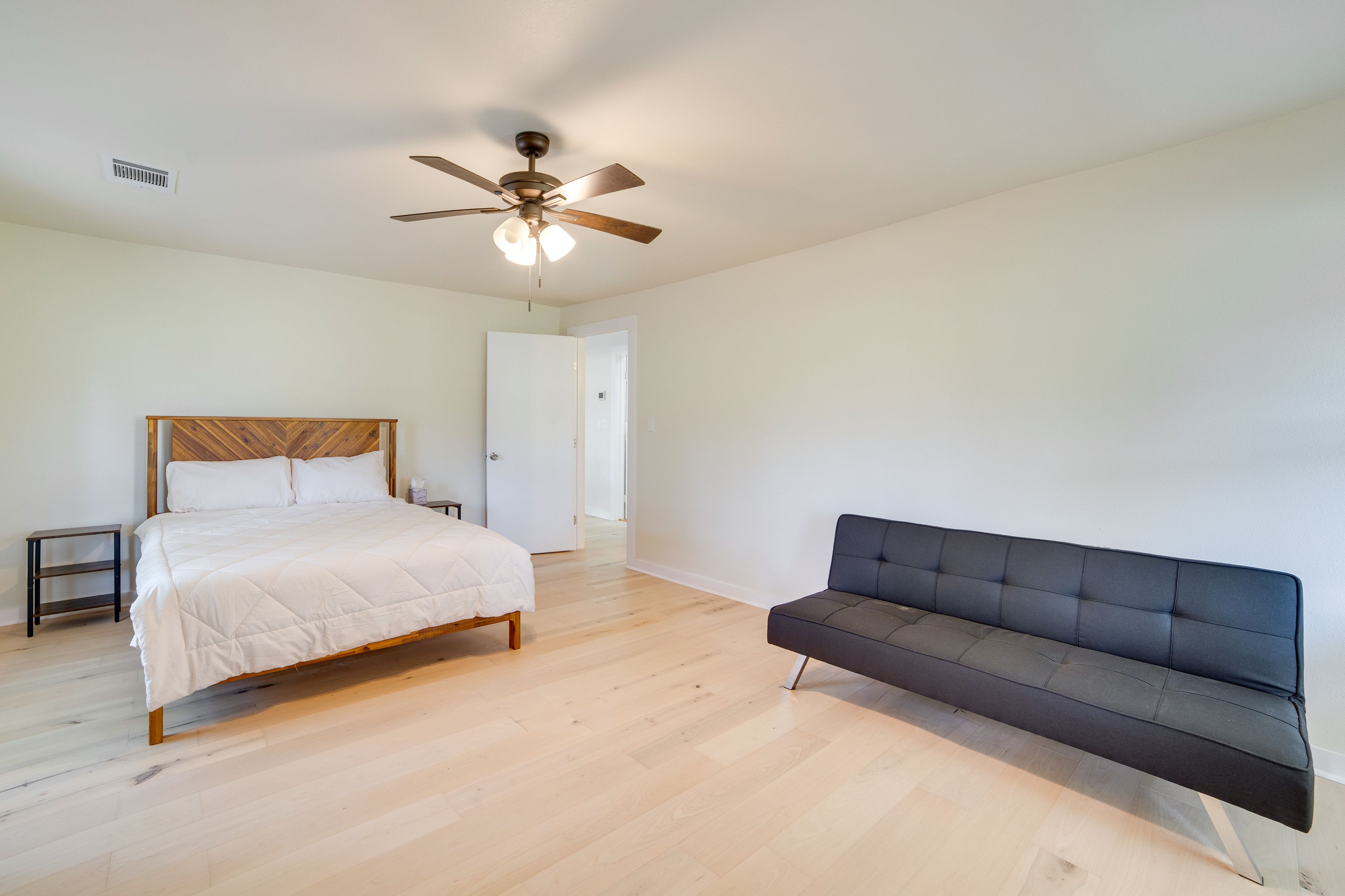 Bedroom 1 | Queen Bed | Queen Futon