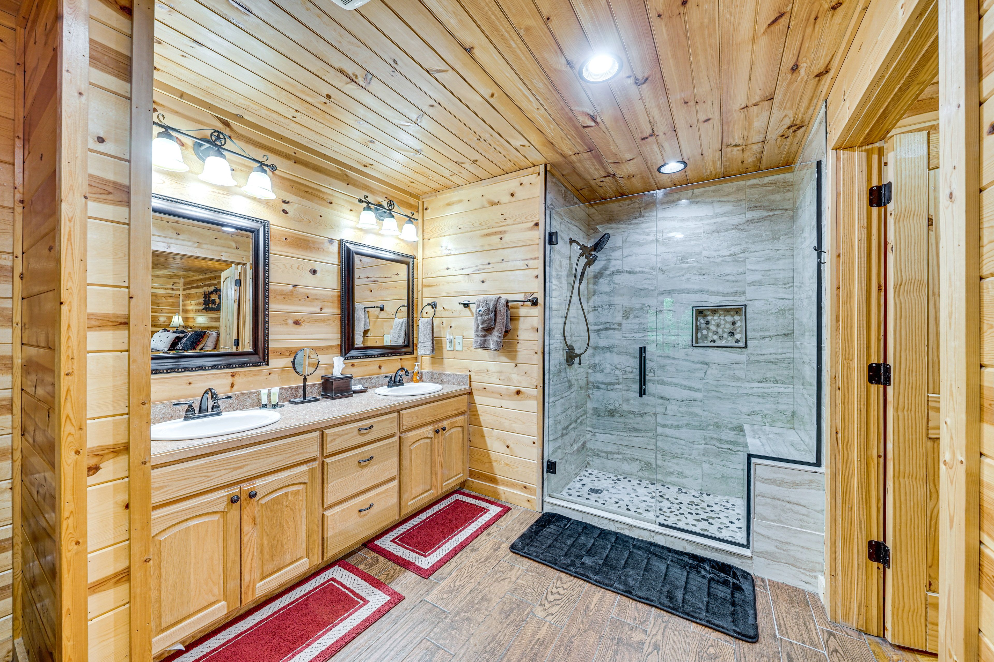 En-Suite Bathroom | Towels Provided
