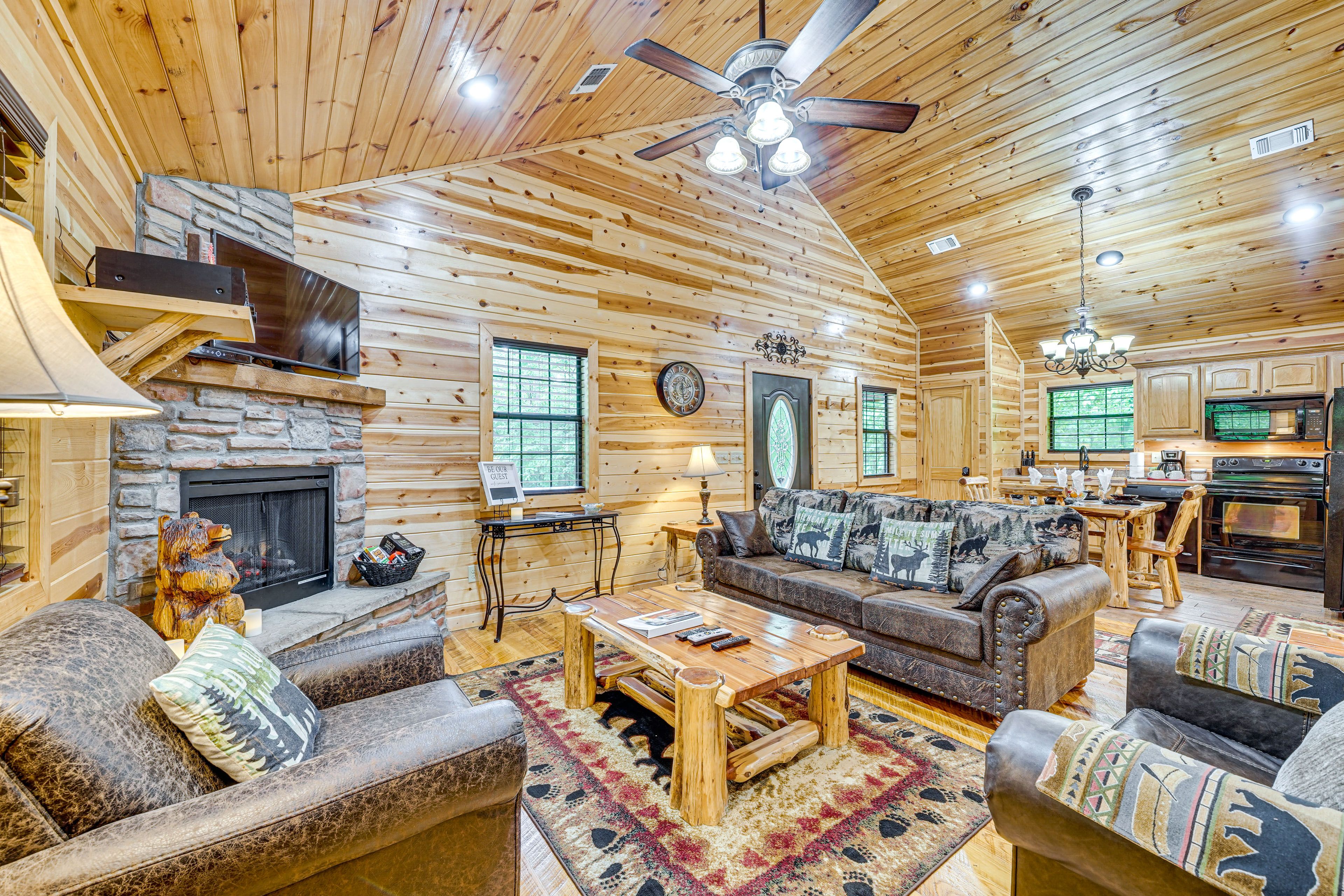Broken Bow Vacation Rental | 1BR | 1BA | Stairs to Enter | 1,100 Sq Ft