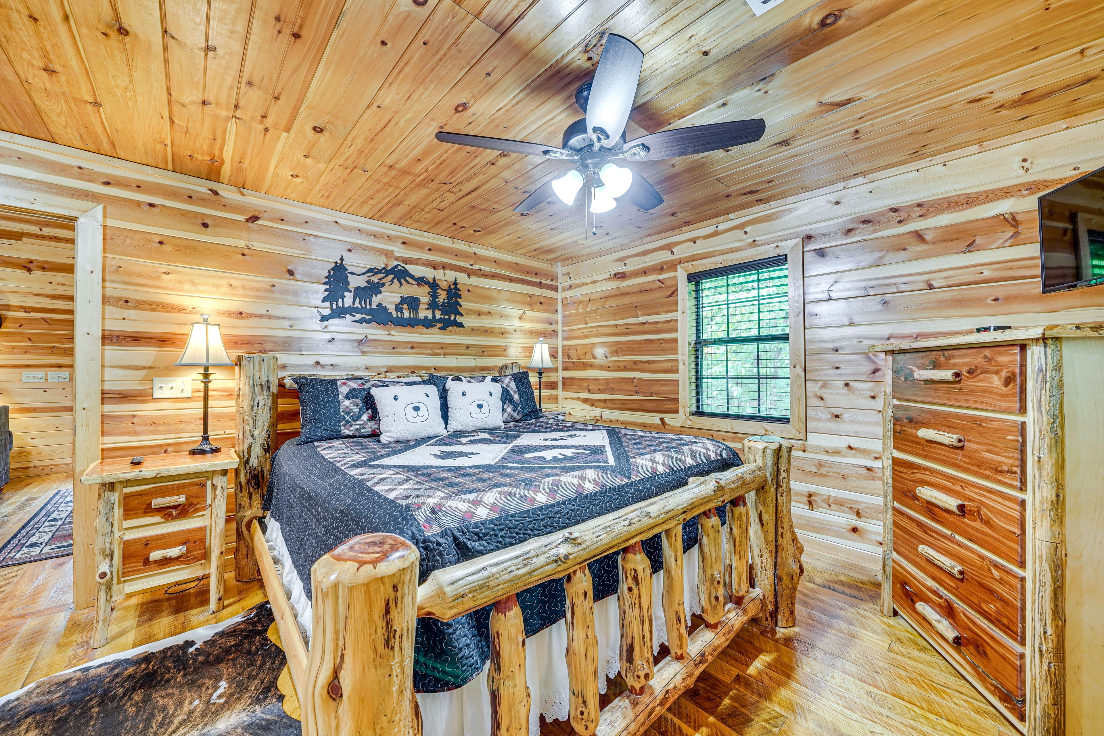 Bedroom | King Bed | Linens Provided | Smart TV | Free WiFi