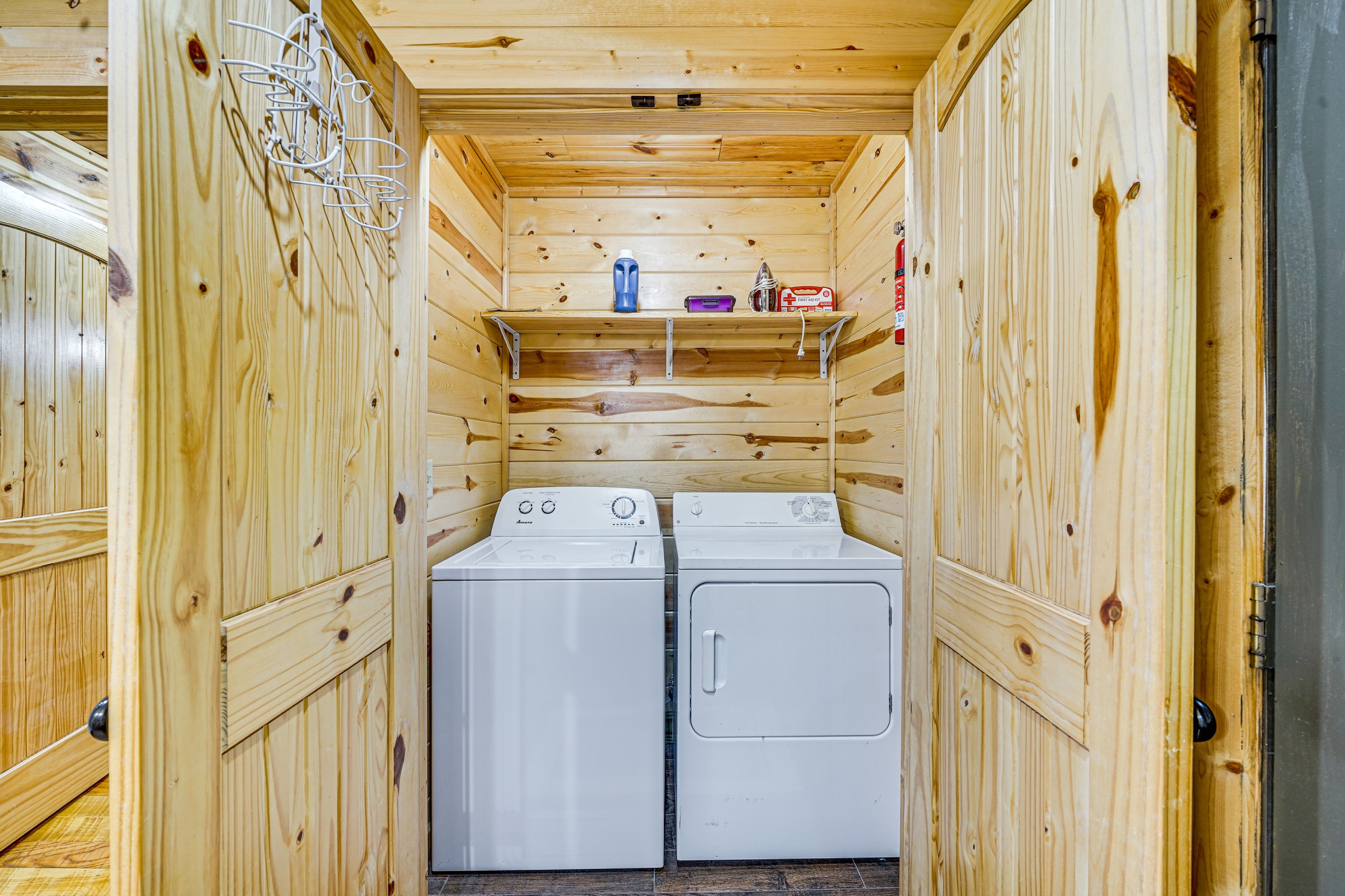 Laundry Closet | Washer & Dryer