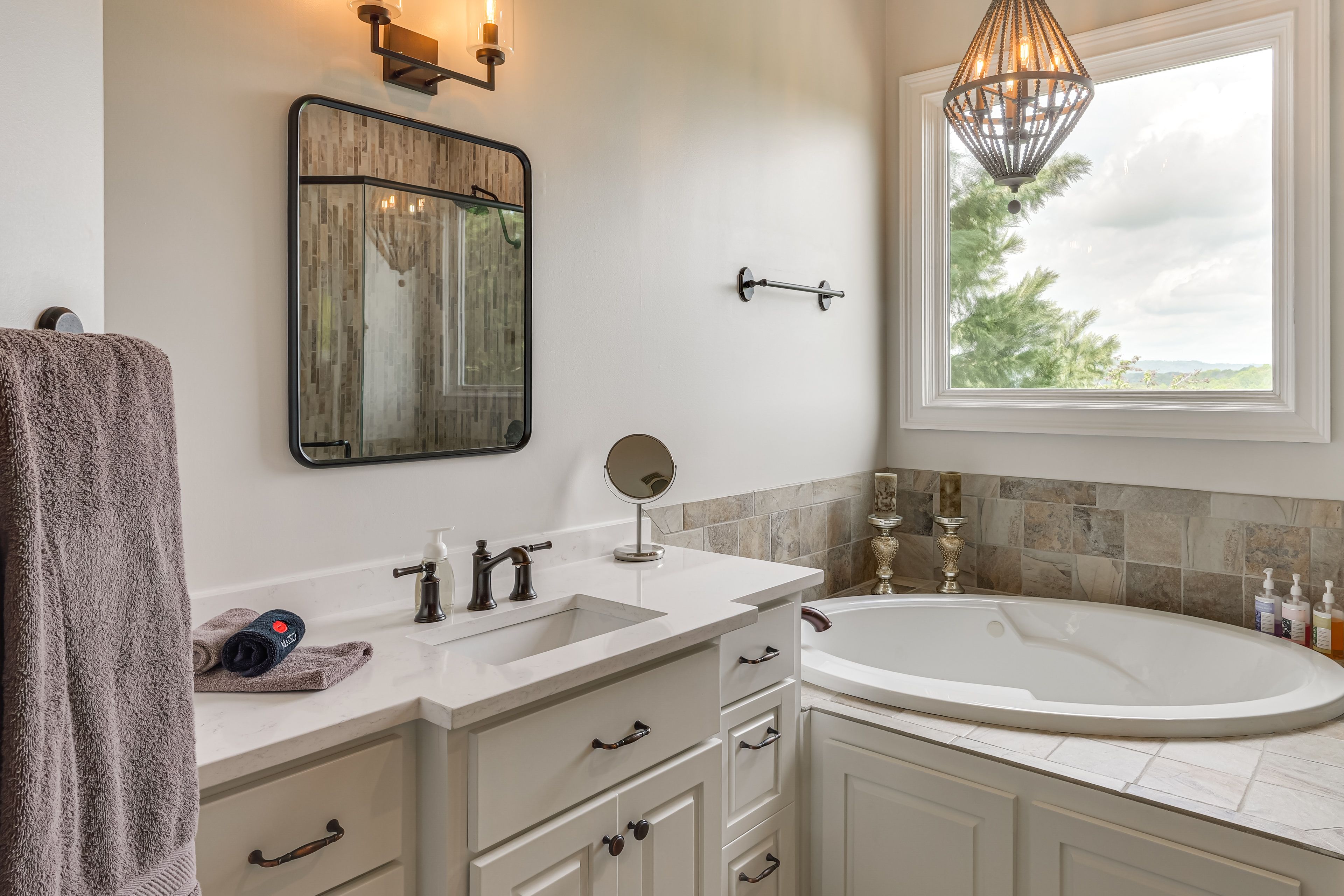 En-Suite Bathroom | Main Level | Soaking Tub | Shower