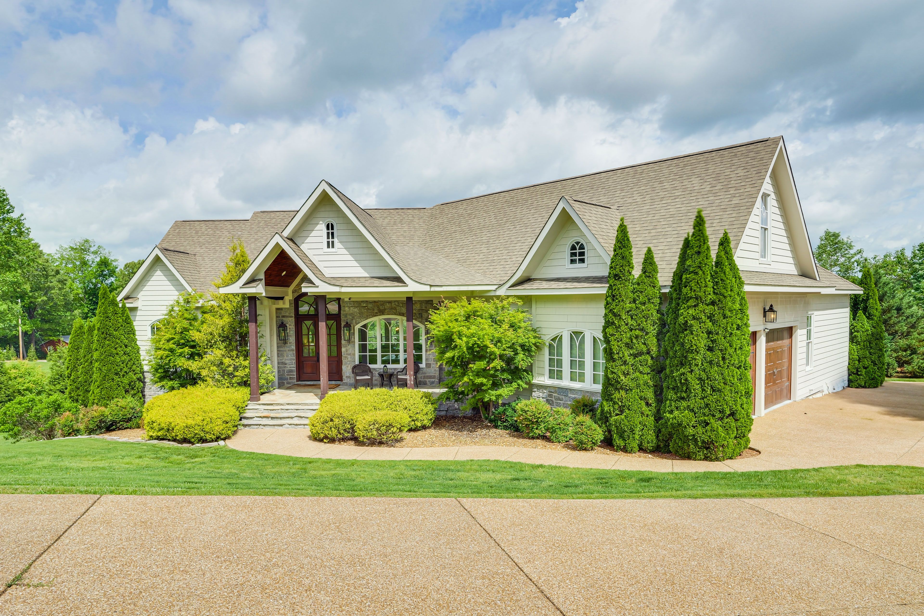 Property Exterior | Driveway (8 Vehicles) | Lawn Parking Allowed