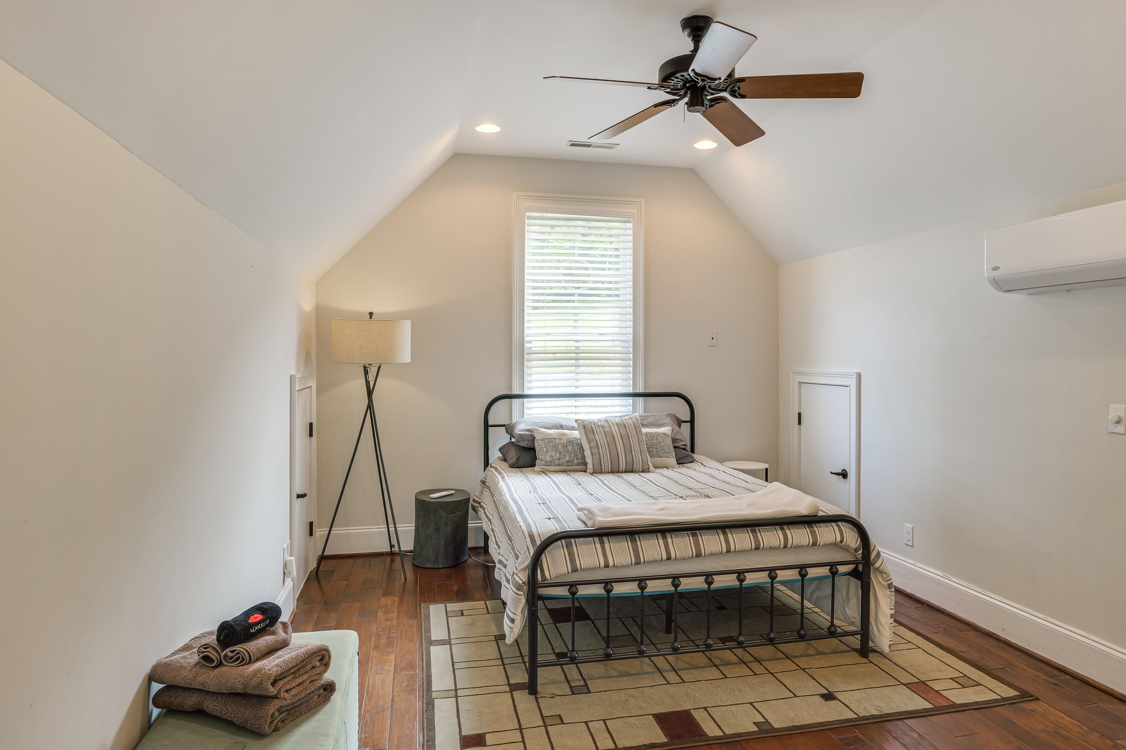 Bedroom 5 | Queen Bed | Upper Level | En-Suite Bathroom