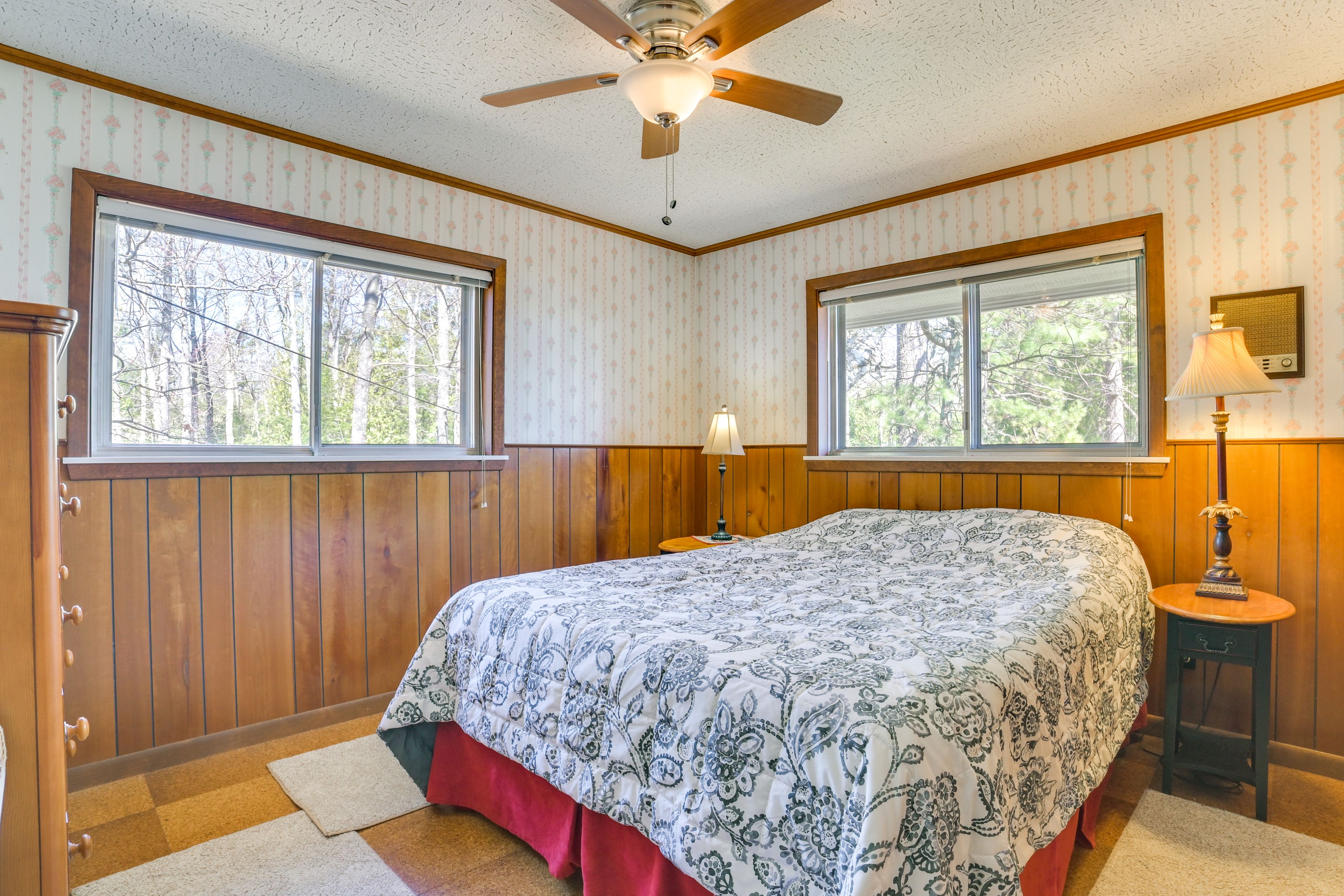 Bedroom 1 | Queen Bed | 2nd Floor | Linens Provided