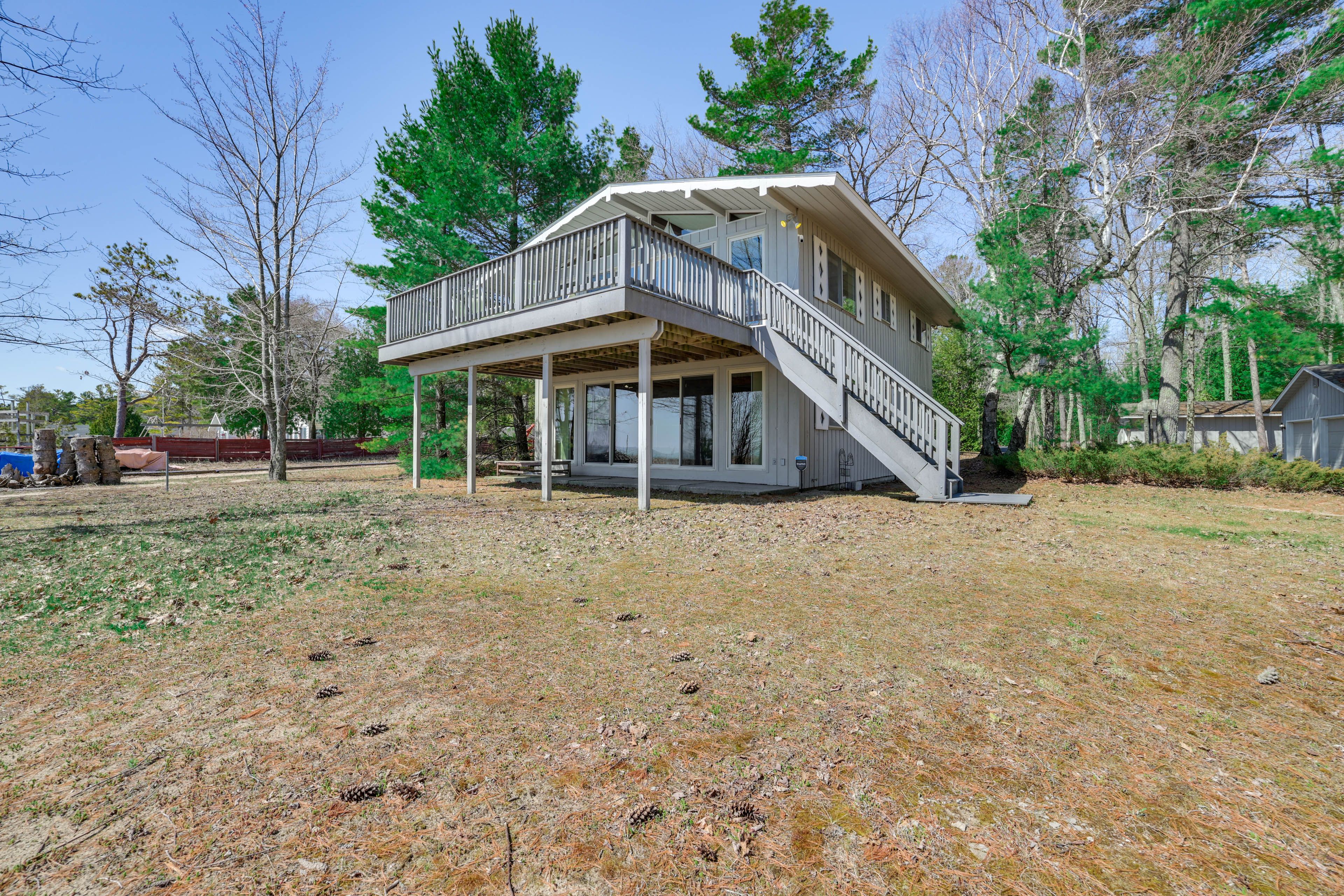 Private Yard | Fire Pits | Charcoal Grill