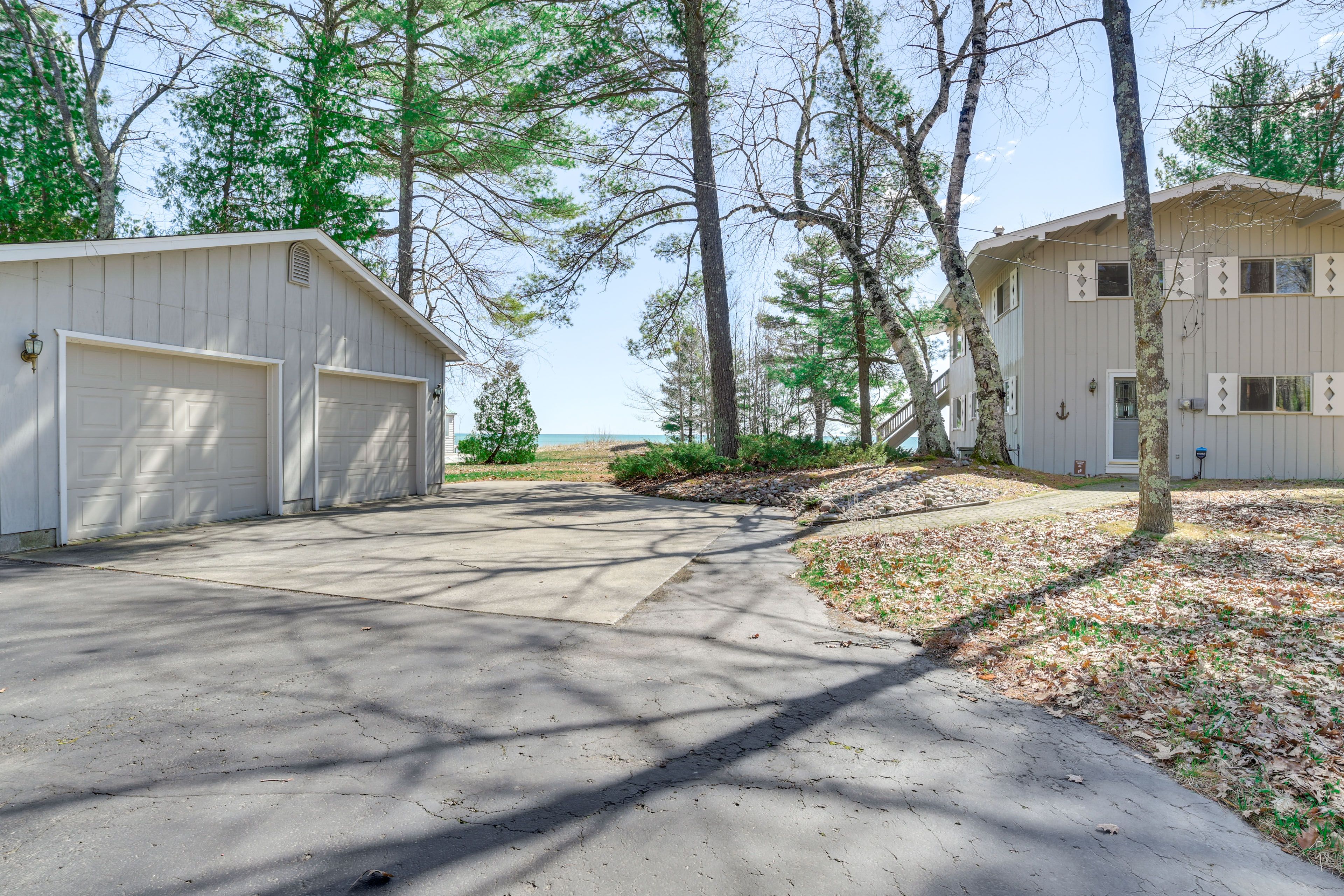 Parking | Driveway (2 Vehicles)