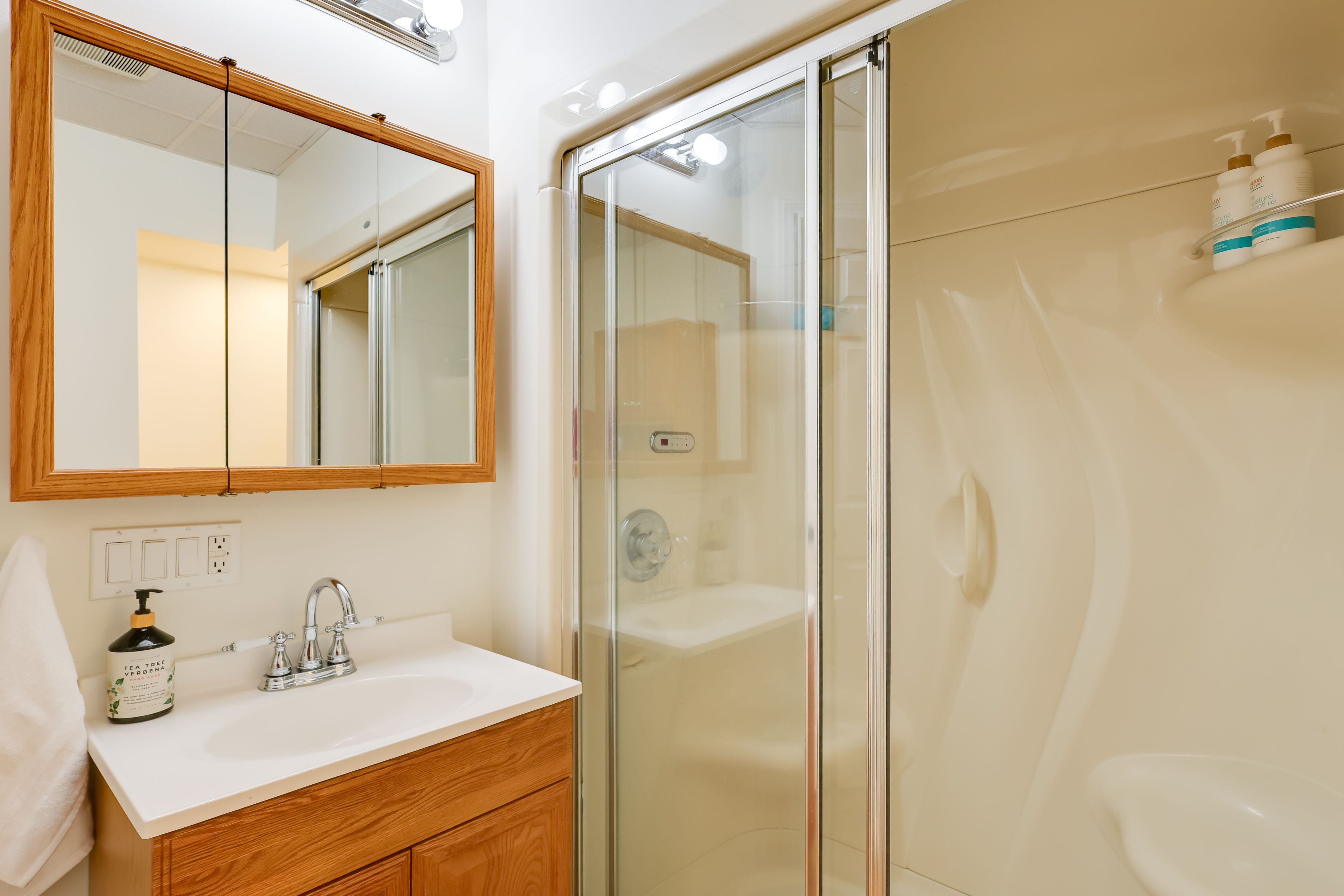 Full Bath | Upper Level