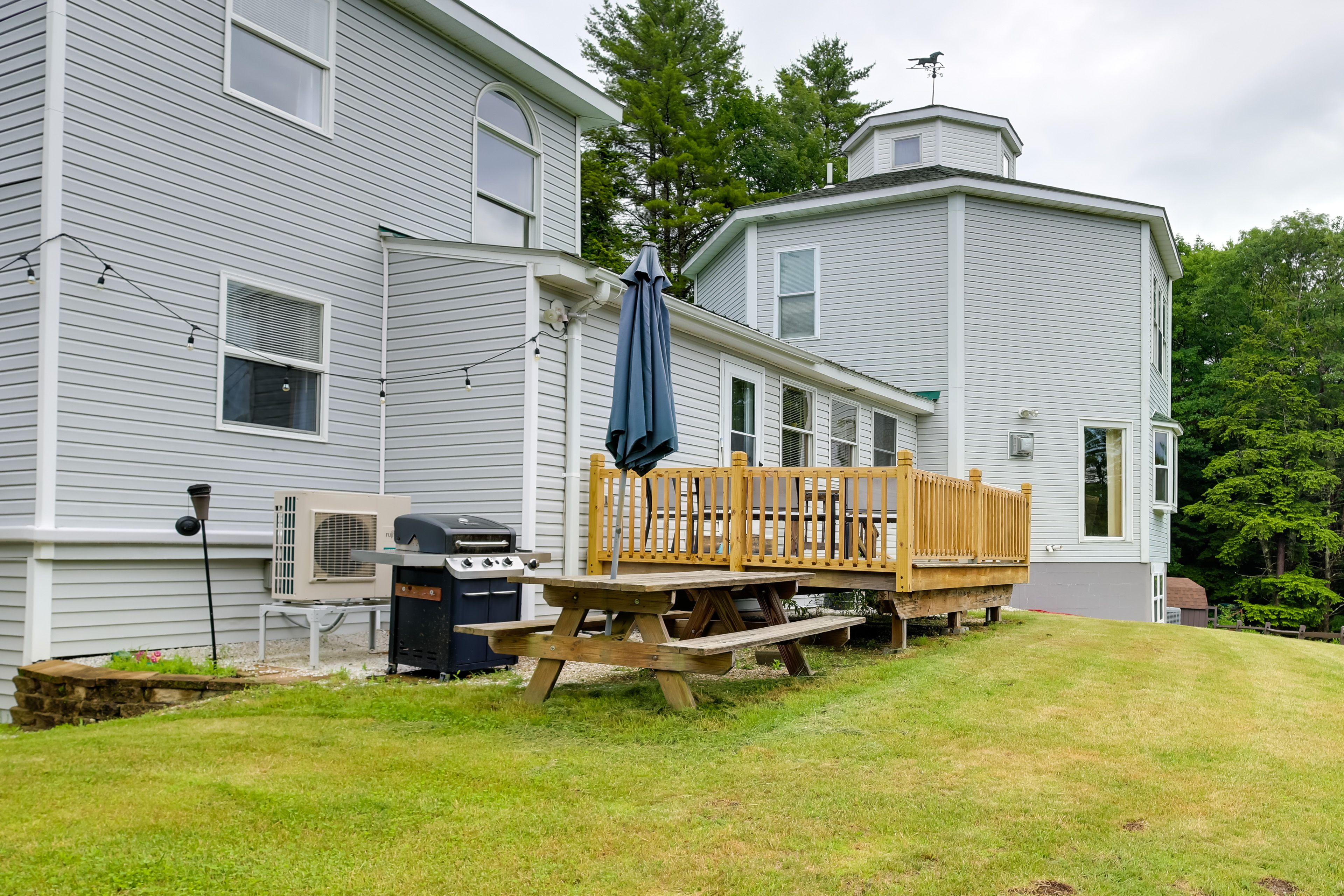 Deck | Picnic Tables | Gas Grill