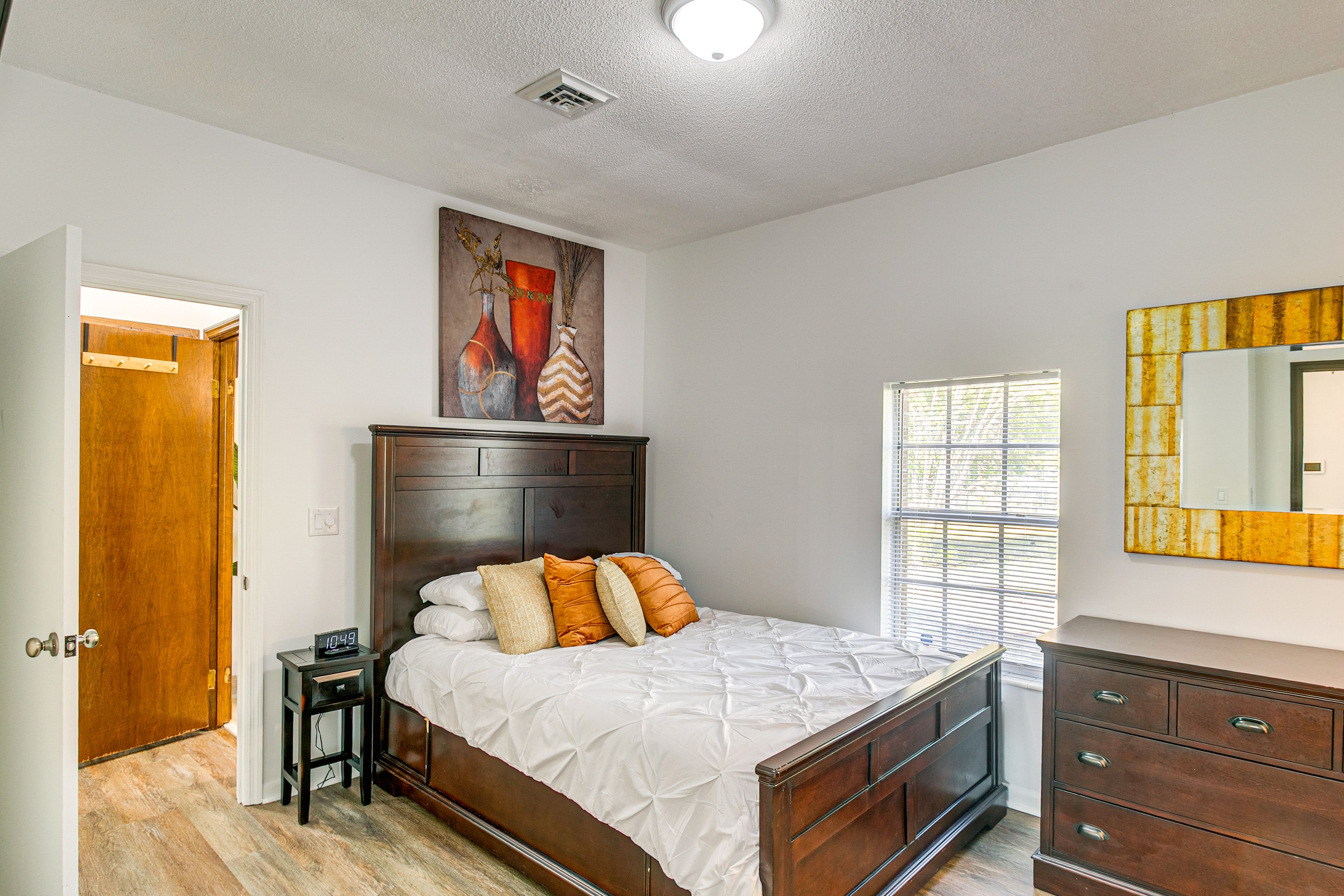 Bedroom 1 | Queen Bed | Linens