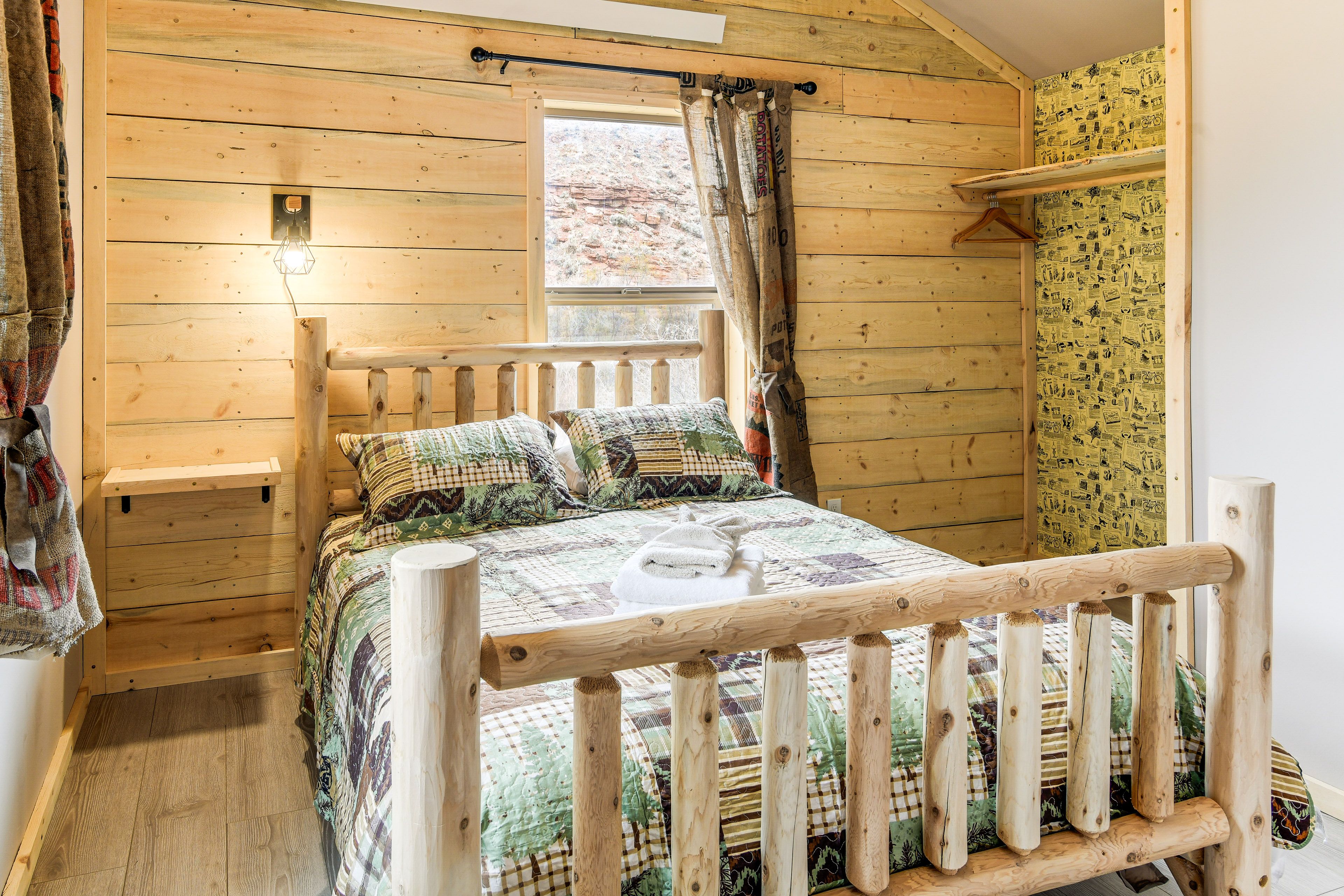 Bedroom 2 | Queen Bed
