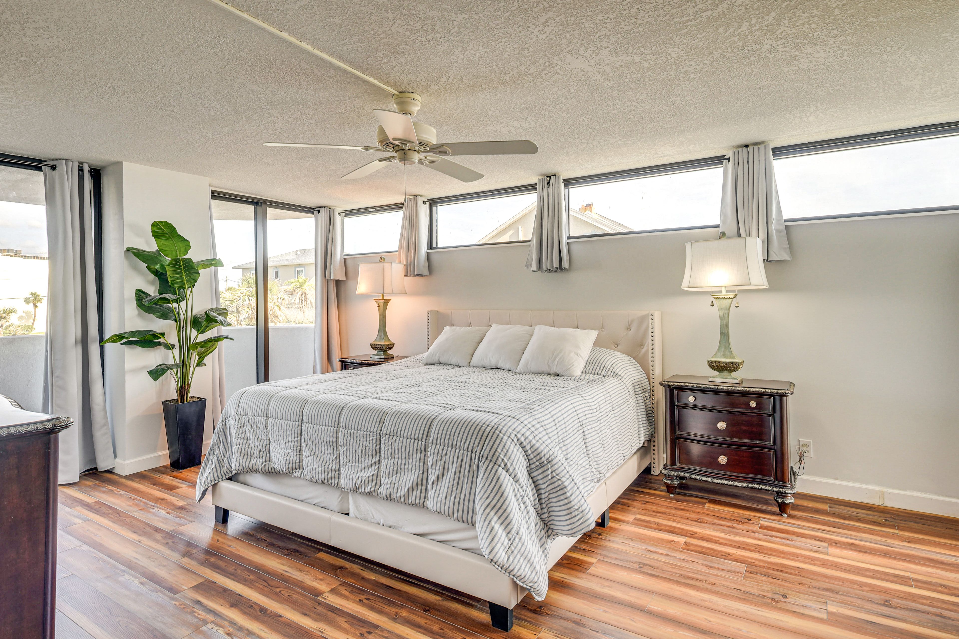 Bedroom 1 | California King Bed | Smart TV