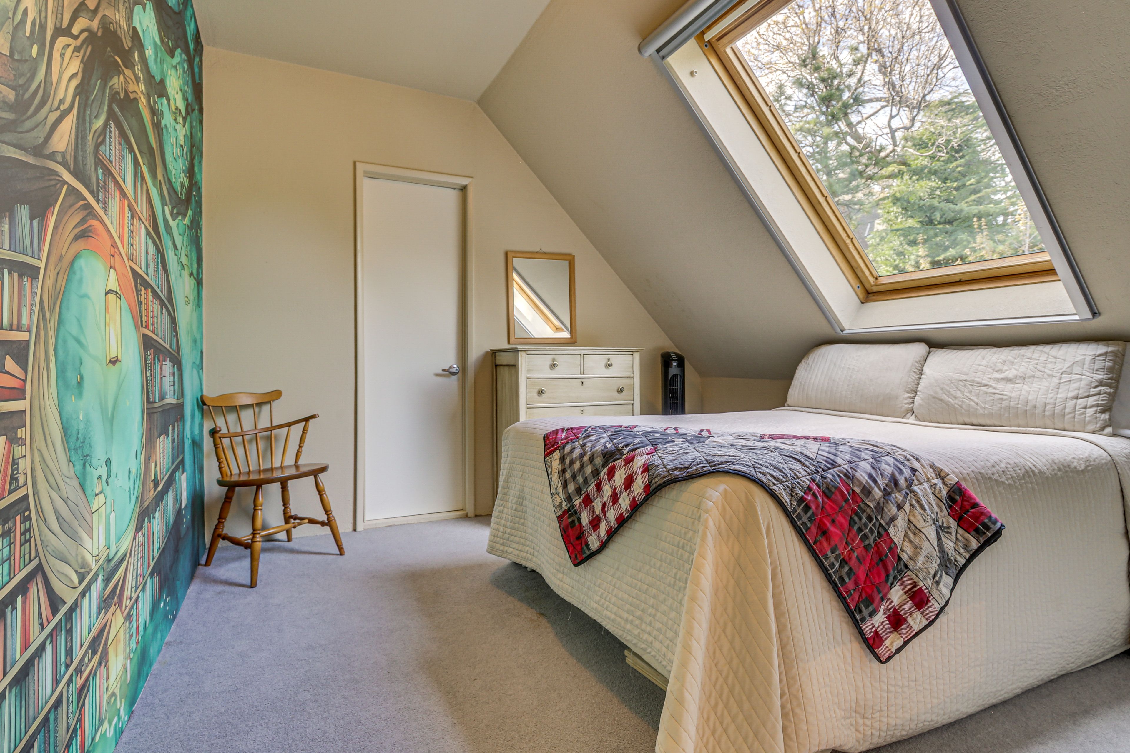 Bedroom 4 | 3rd Floor | Queen Bed | Linens Provided