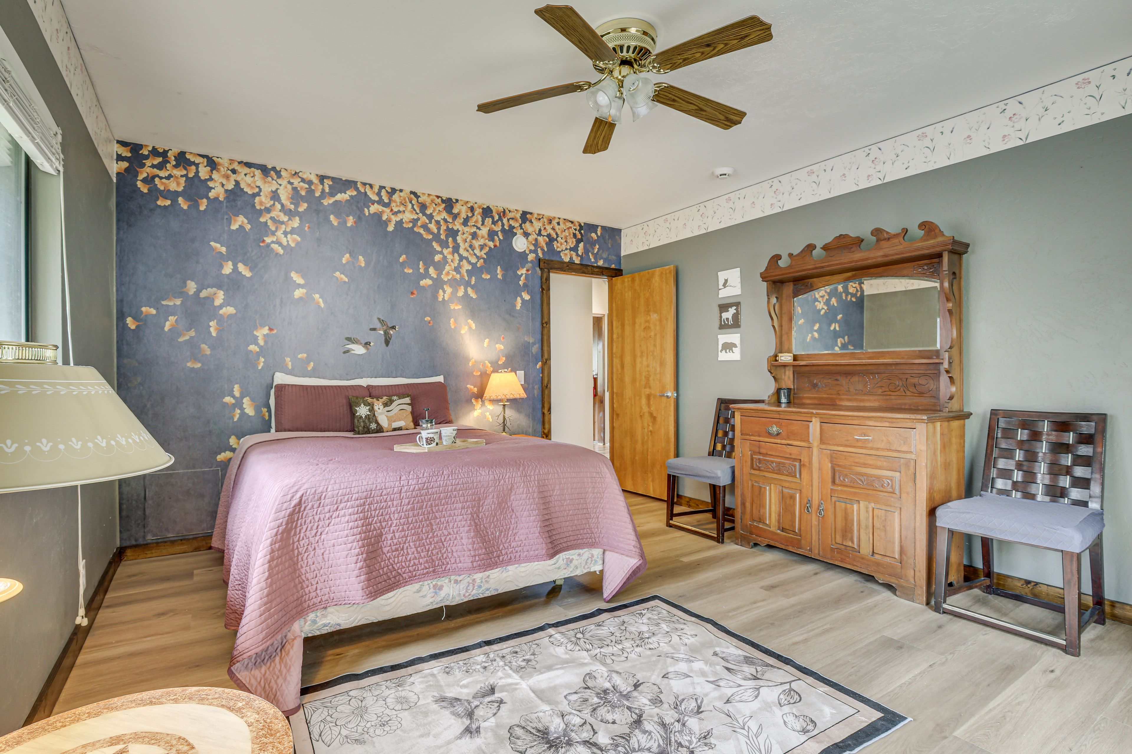 Bedroom 1 | 1st Floor | Queen Bed | Linens Provided