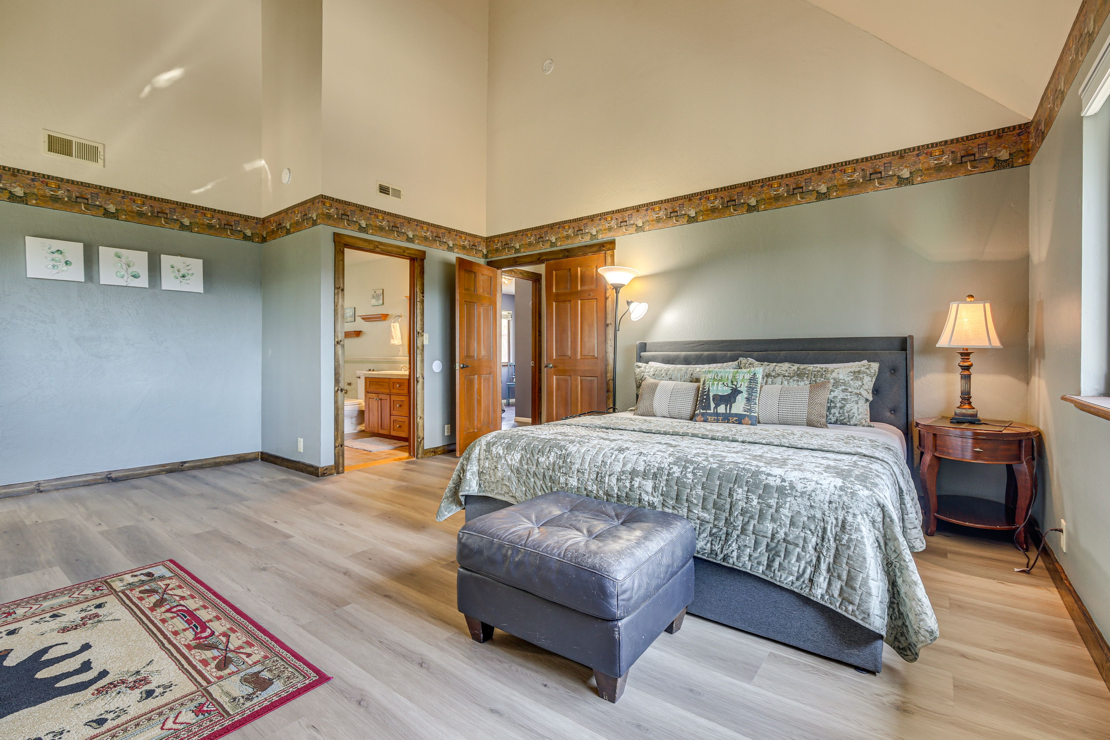 Bedroom 2 | 2nd Floor | King Bed | Twin Daybed | Linens Provided