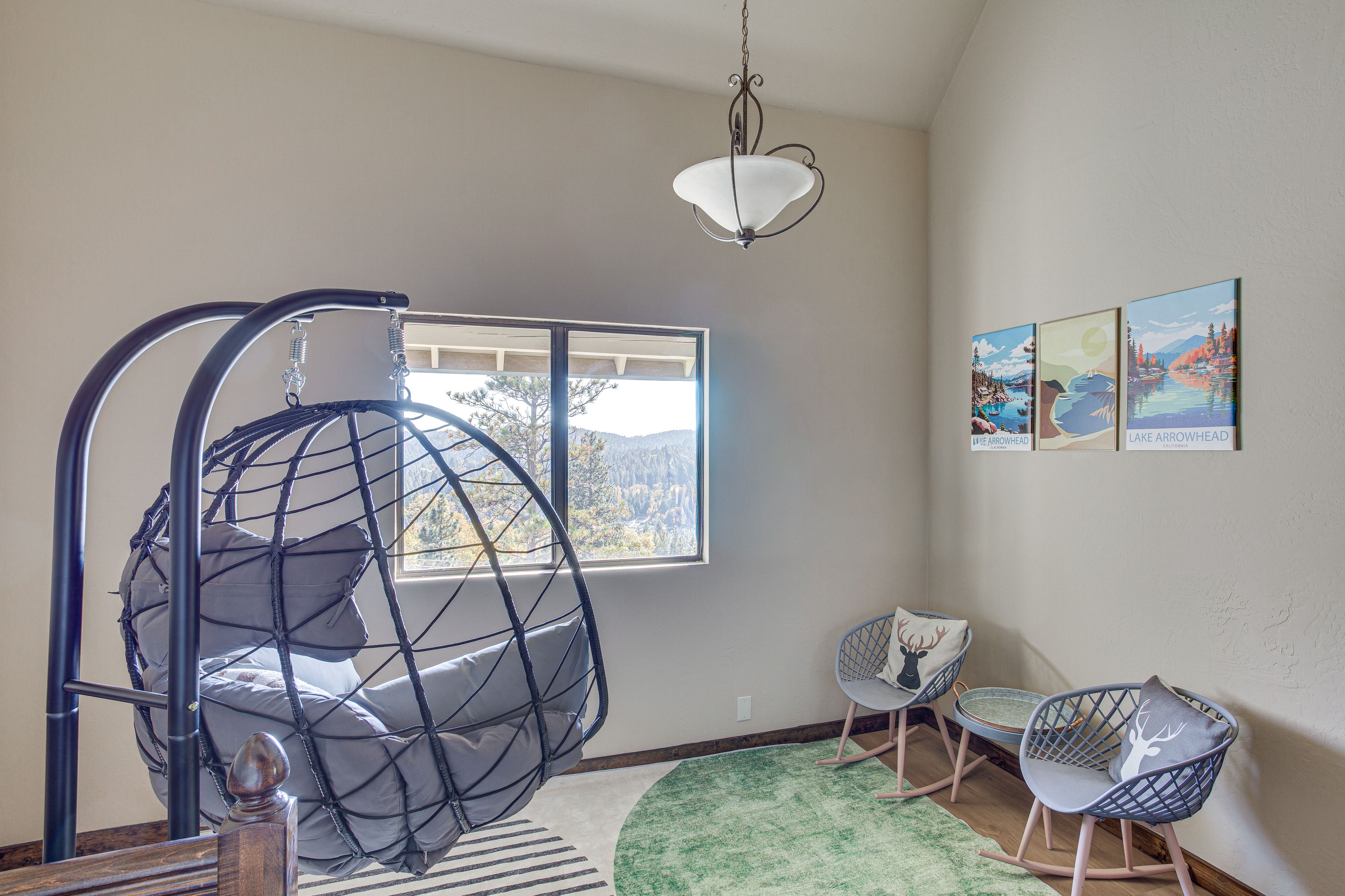 Seating Area | Partial Lake View | 2nd Floor