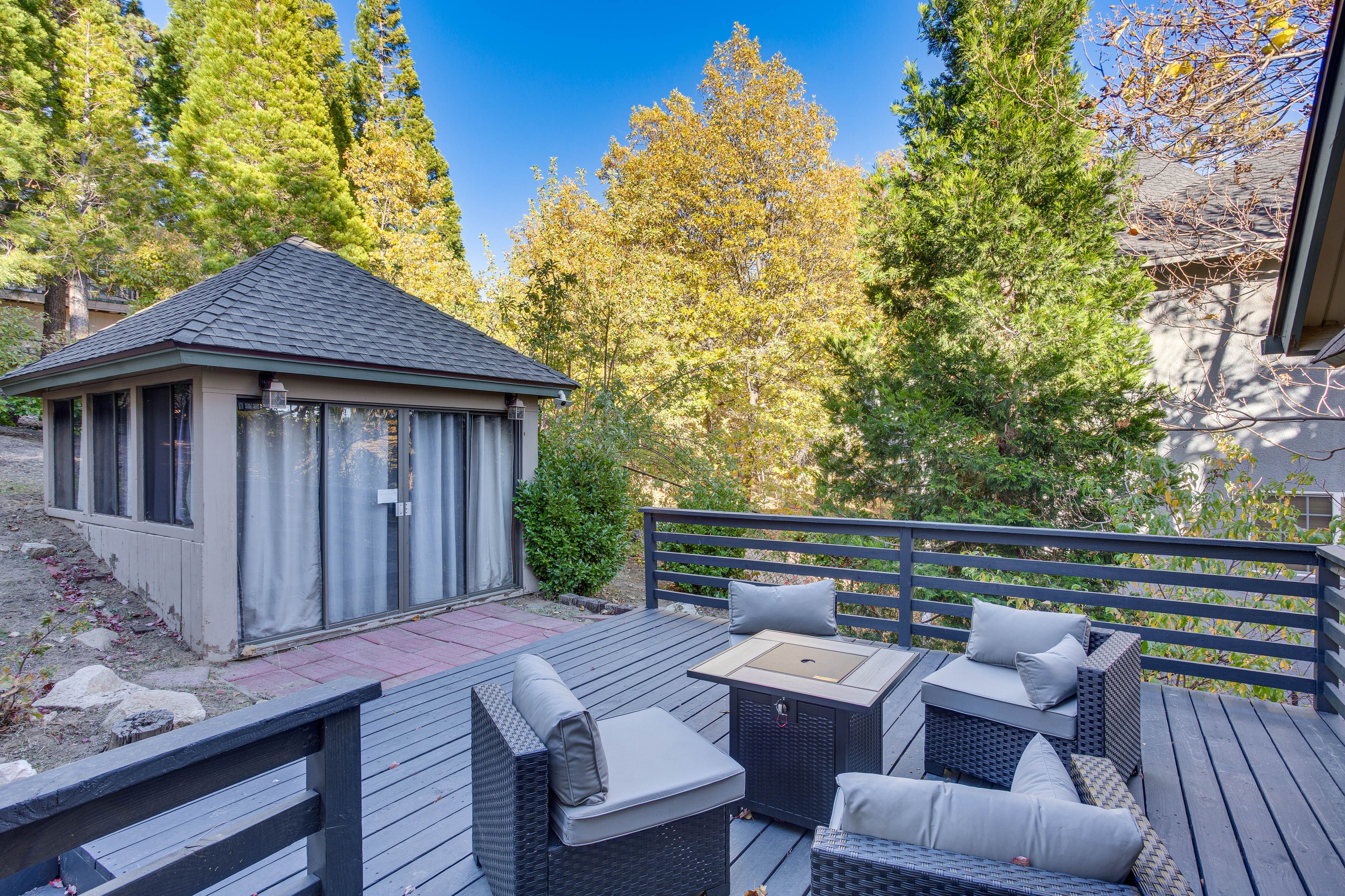 Private Deck | Fire Pit