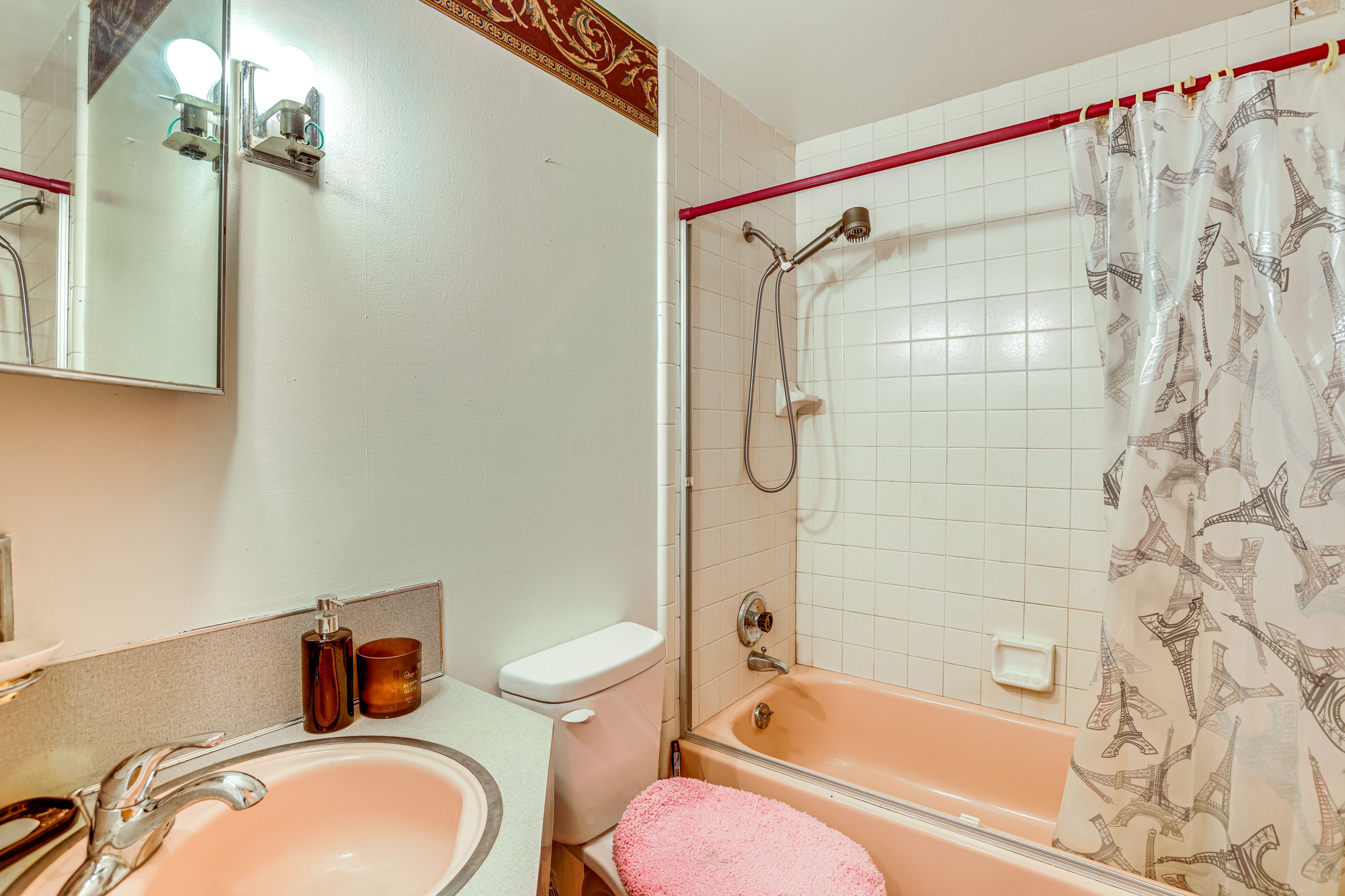 Full Bathroom | 2nd Floor