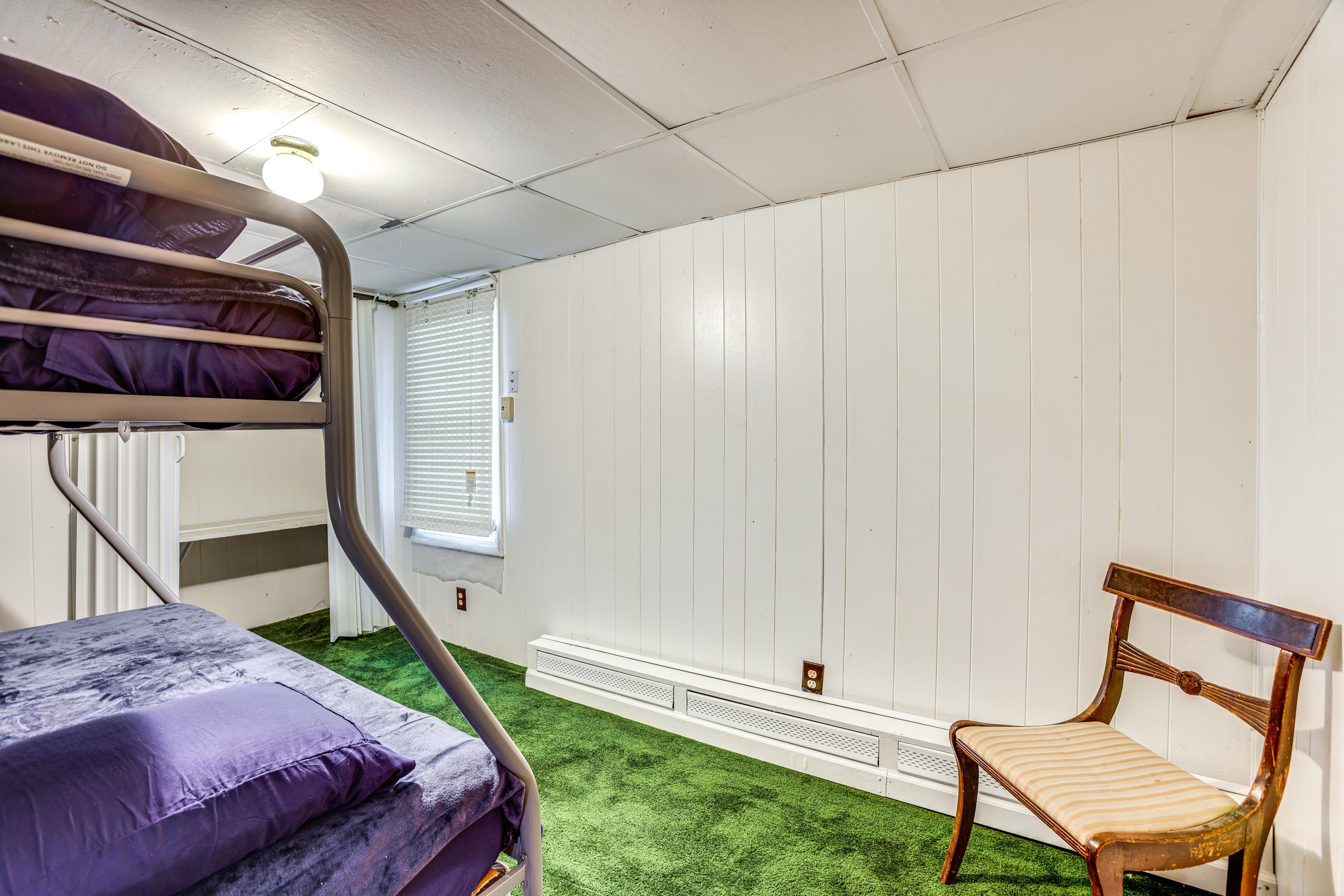 Bedroom 2 | Twin/Full Bunk Bed | 1st Floor
