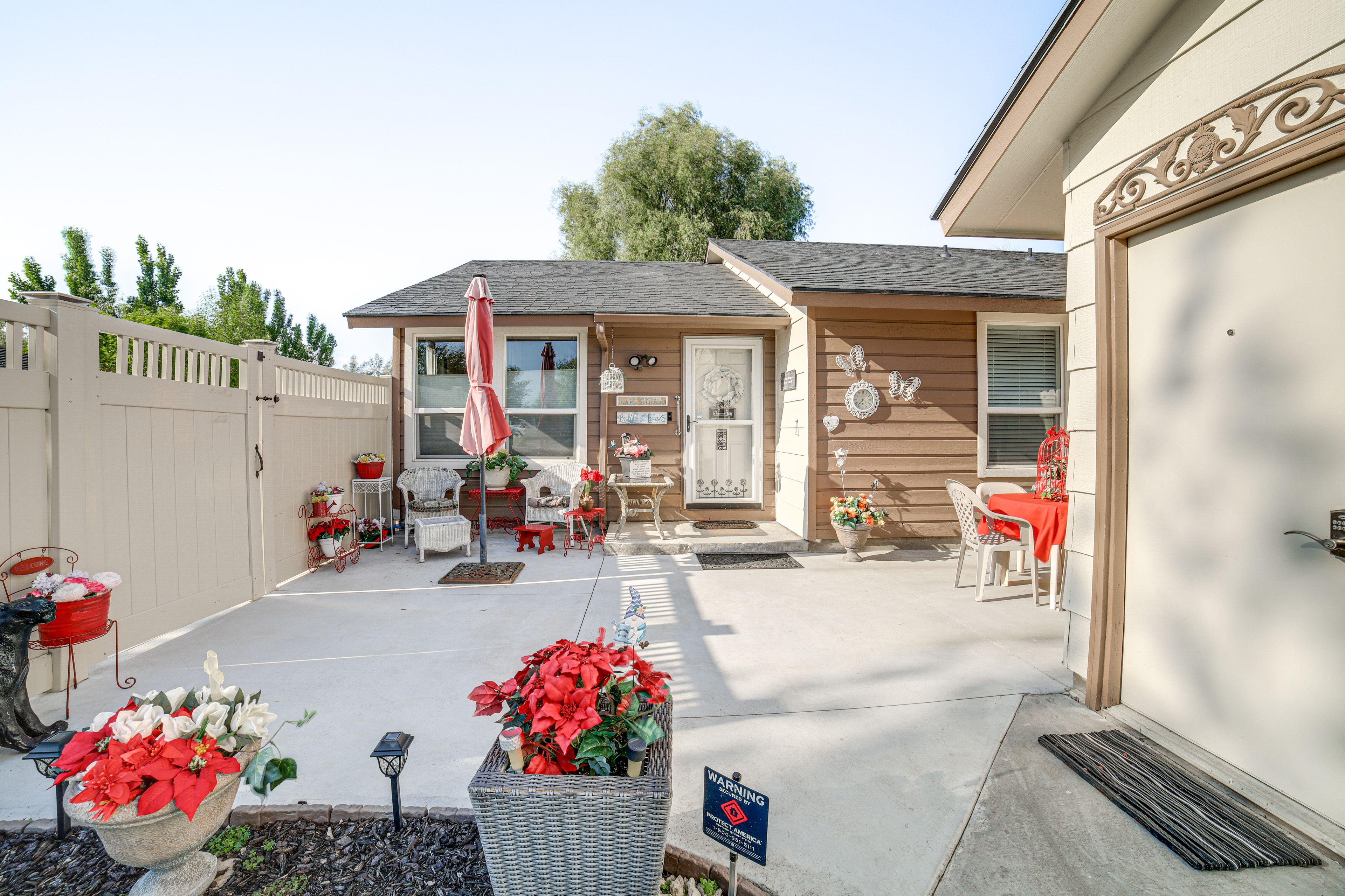 Property Exterior | Front Patio