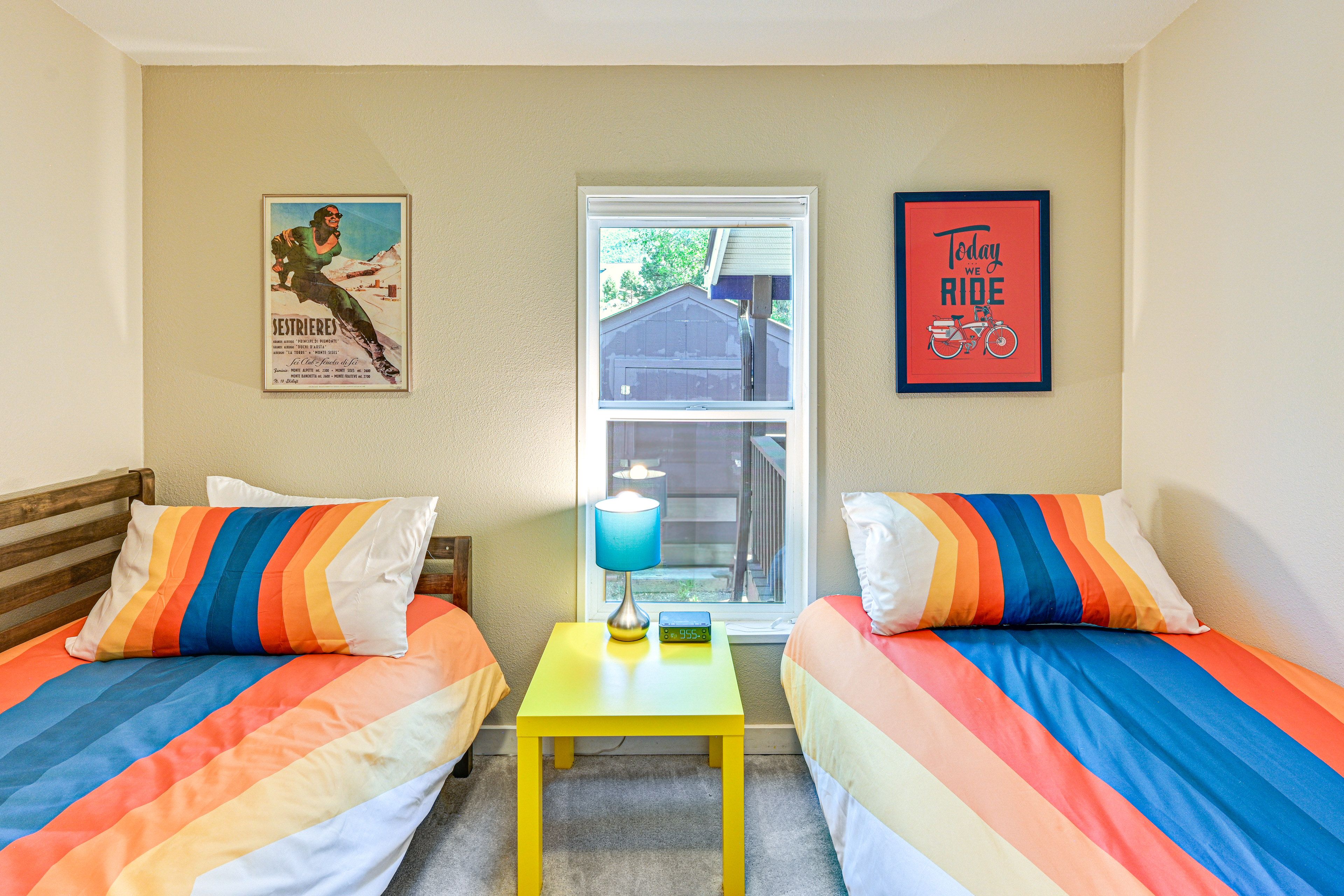 Bedroom 2 | 1 Twin Bed & 1 Twin Daybed (Convertible to King Bed)
