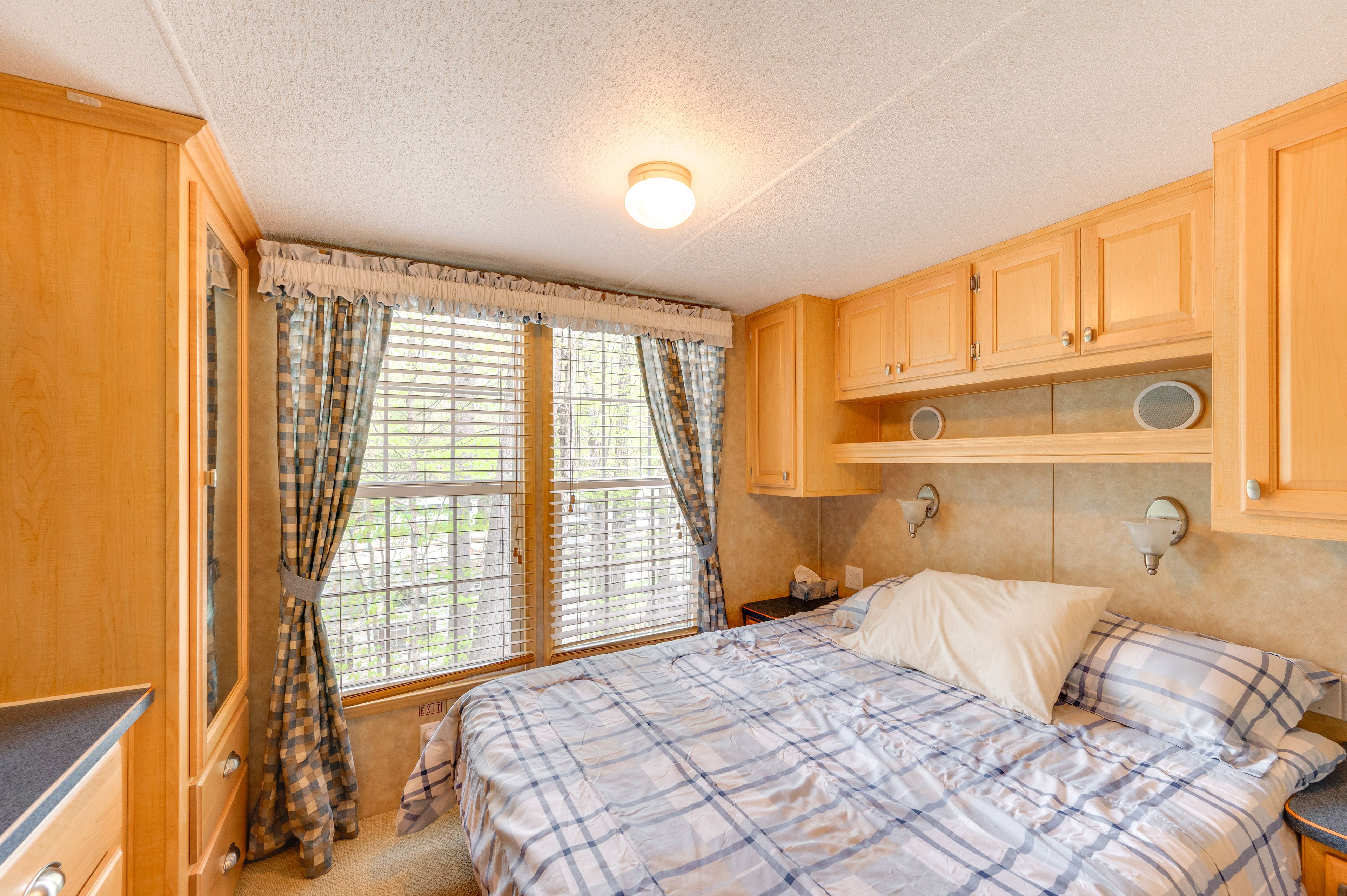 Bedroom | Queen Bed | 1st Floor