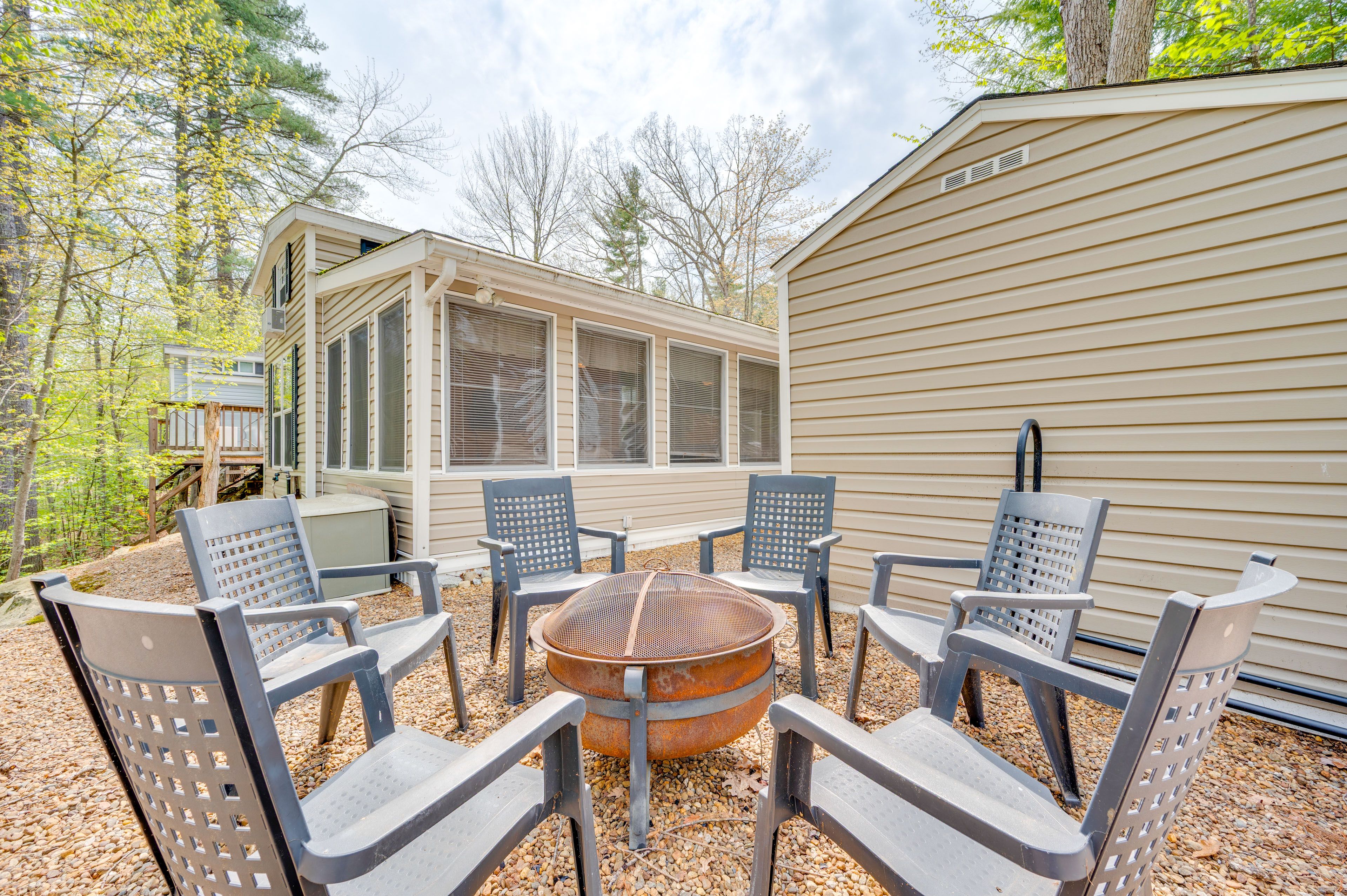 Private Fire Pit | Outdoor Seating