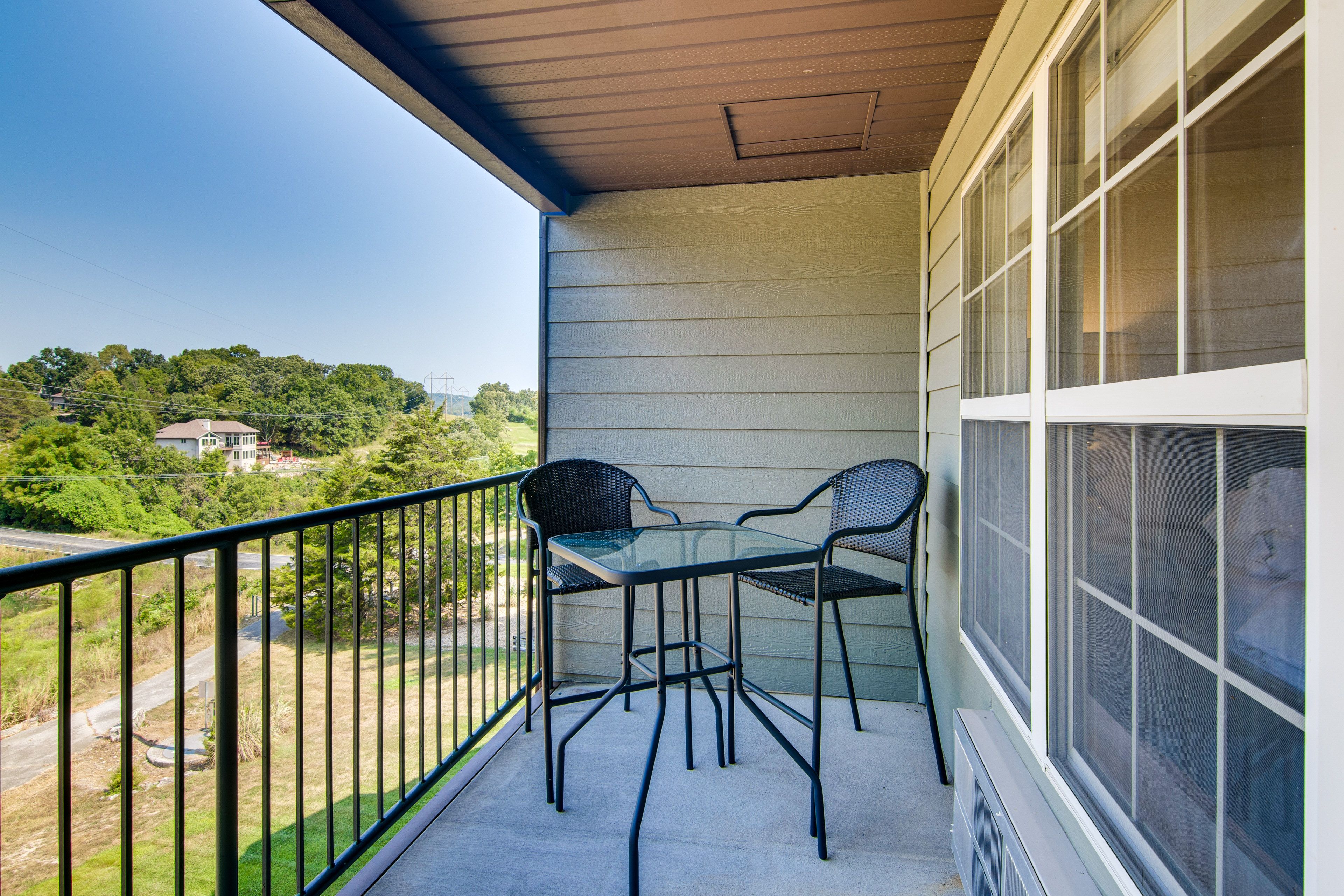 Reeds Spring Vacation Rental | Studio | 1BA | Stairs Required | 386 Sq Ft
