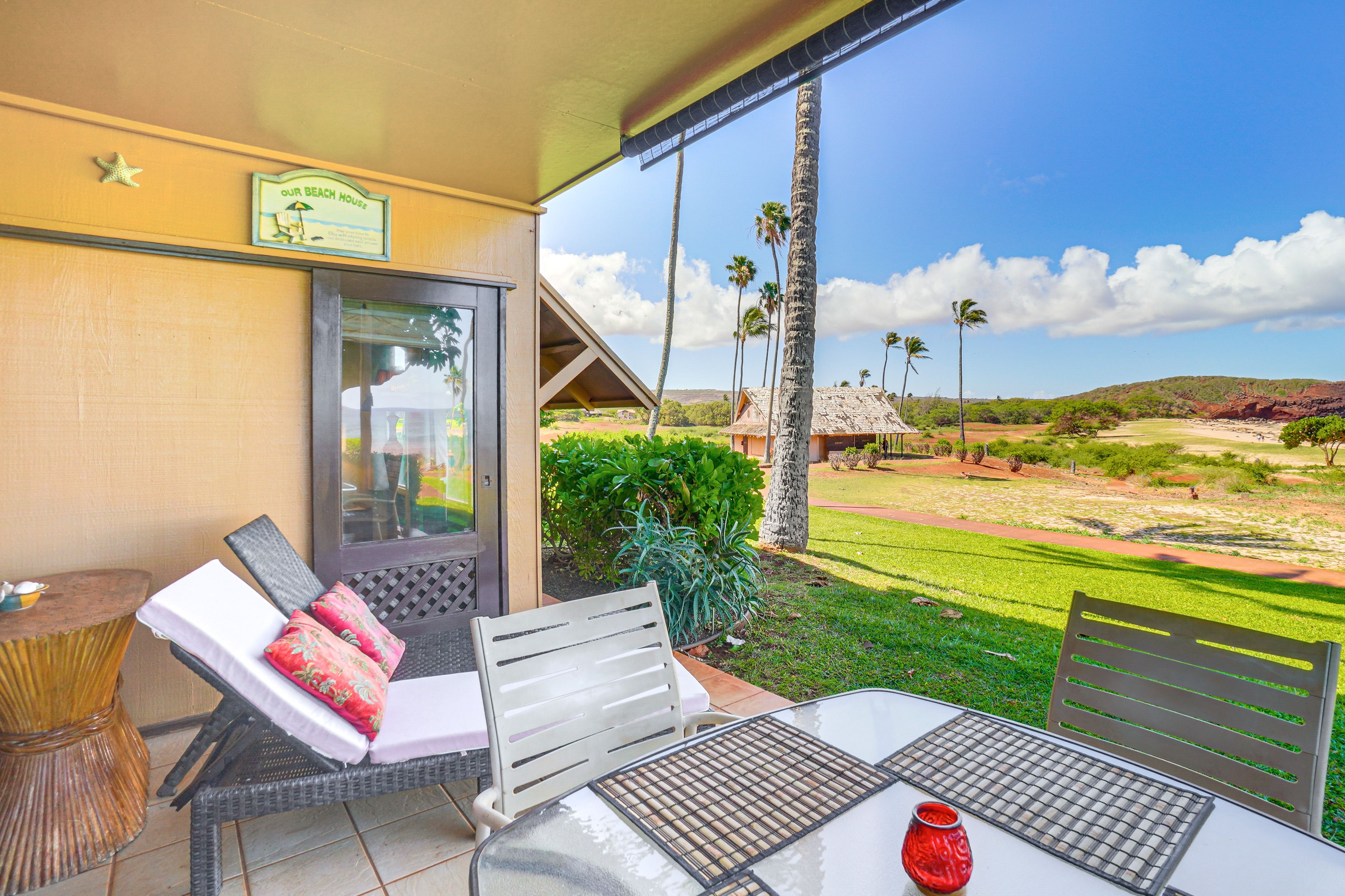 Lanai | Dining Area | Lounge Chairs | Ocean & Mountain Views