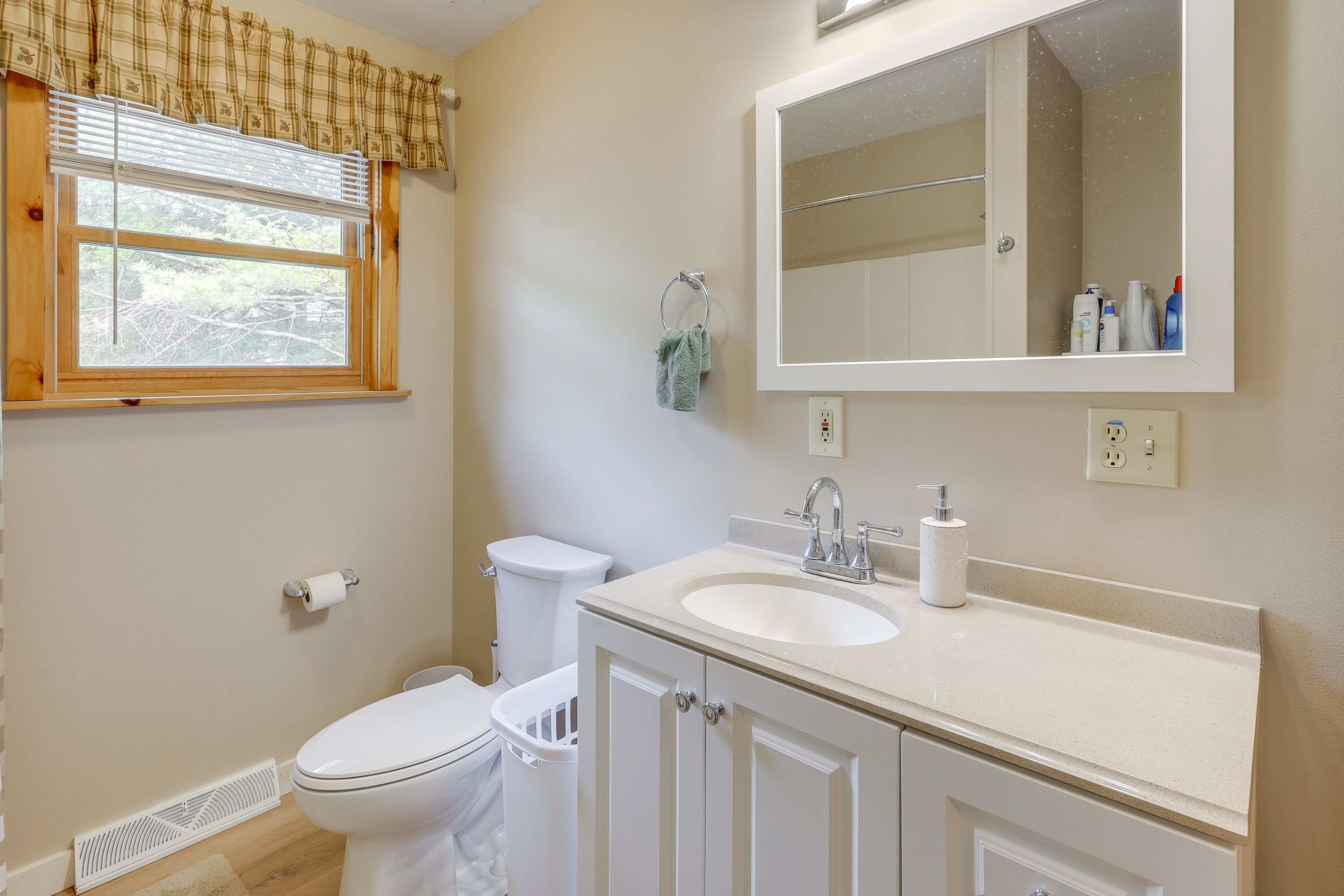 Bathroom | Towels Provided | Main Floor