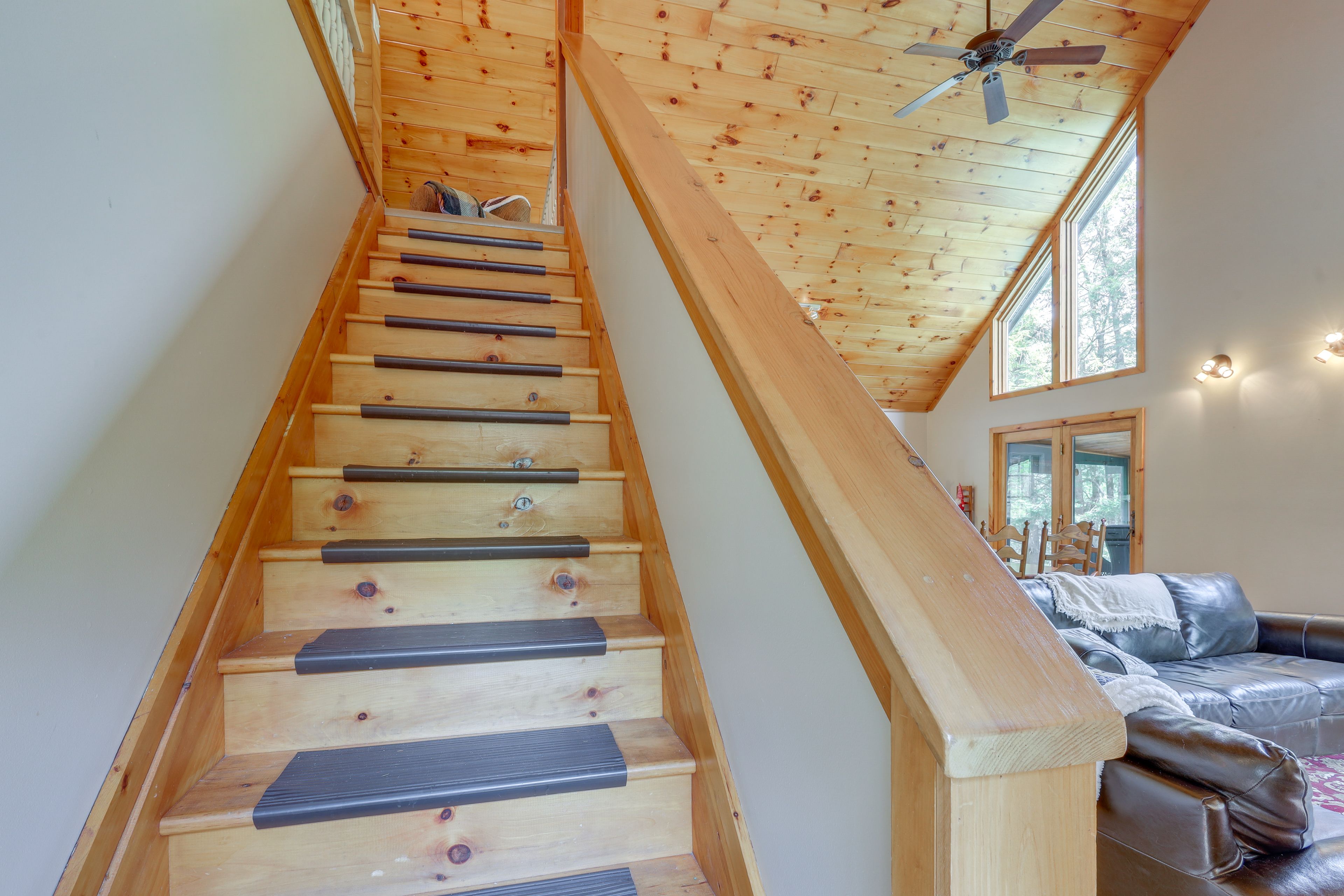 Staircase | Main Floor