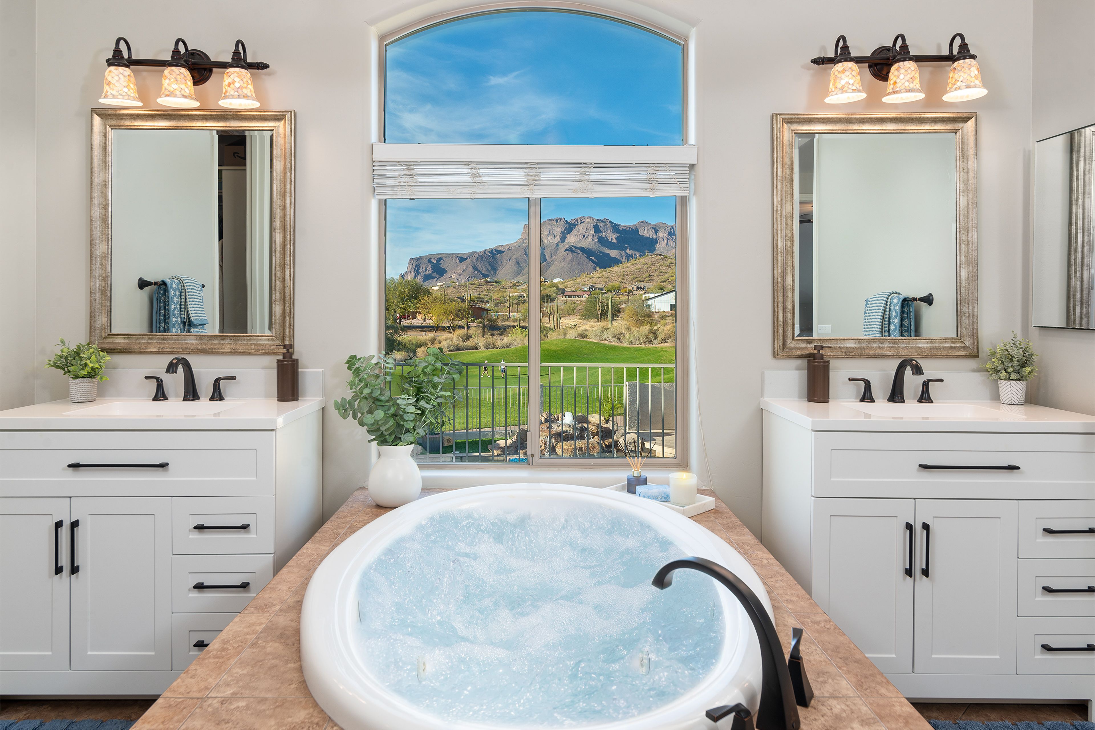 En-Suite Bathroom | Walk-In Closet | 2nd Floor
