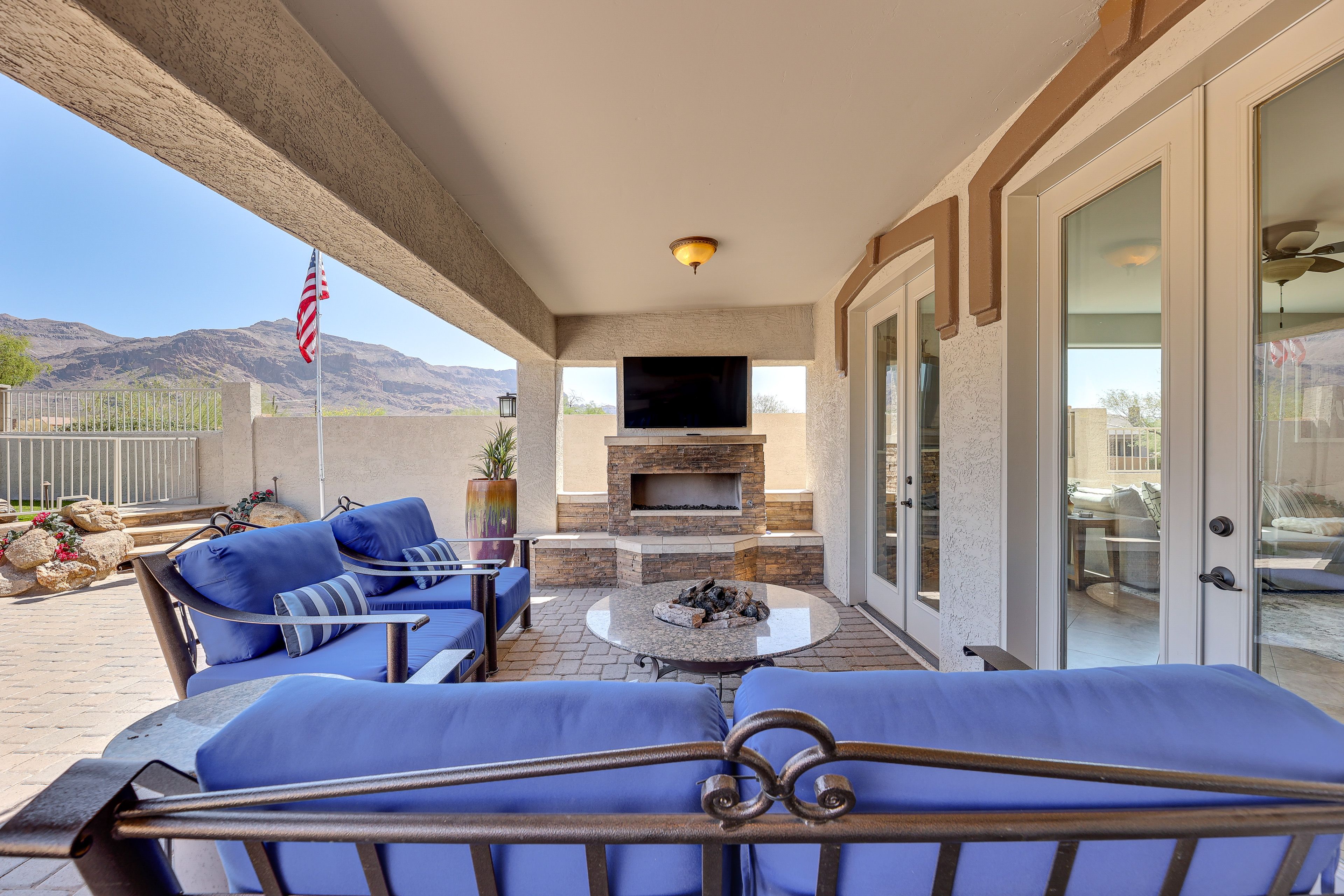 Patio | Smart TV | Fireplace