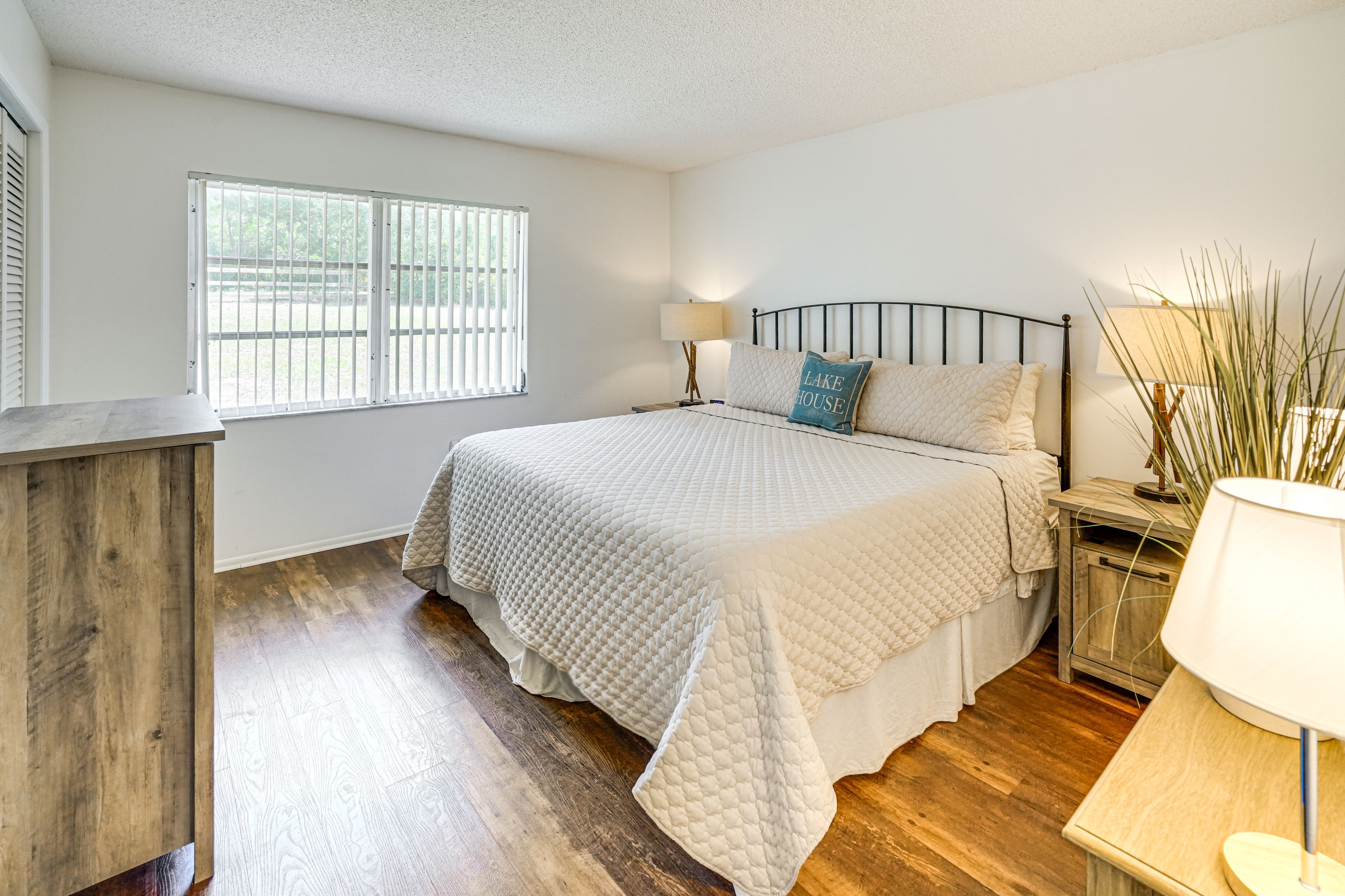 Bedroom 2 | King Bed