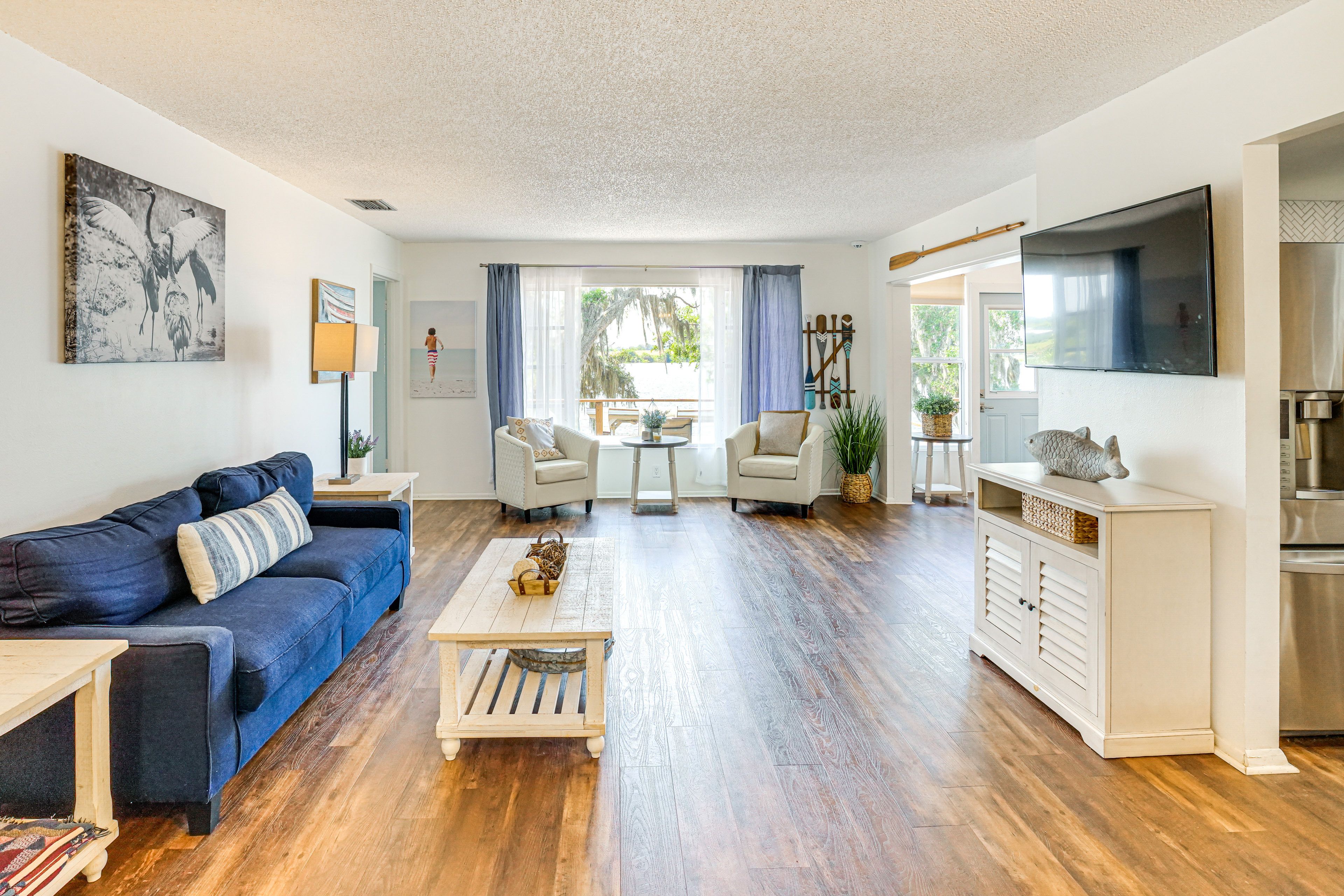 Living Room | Smart TV | Free WiFi