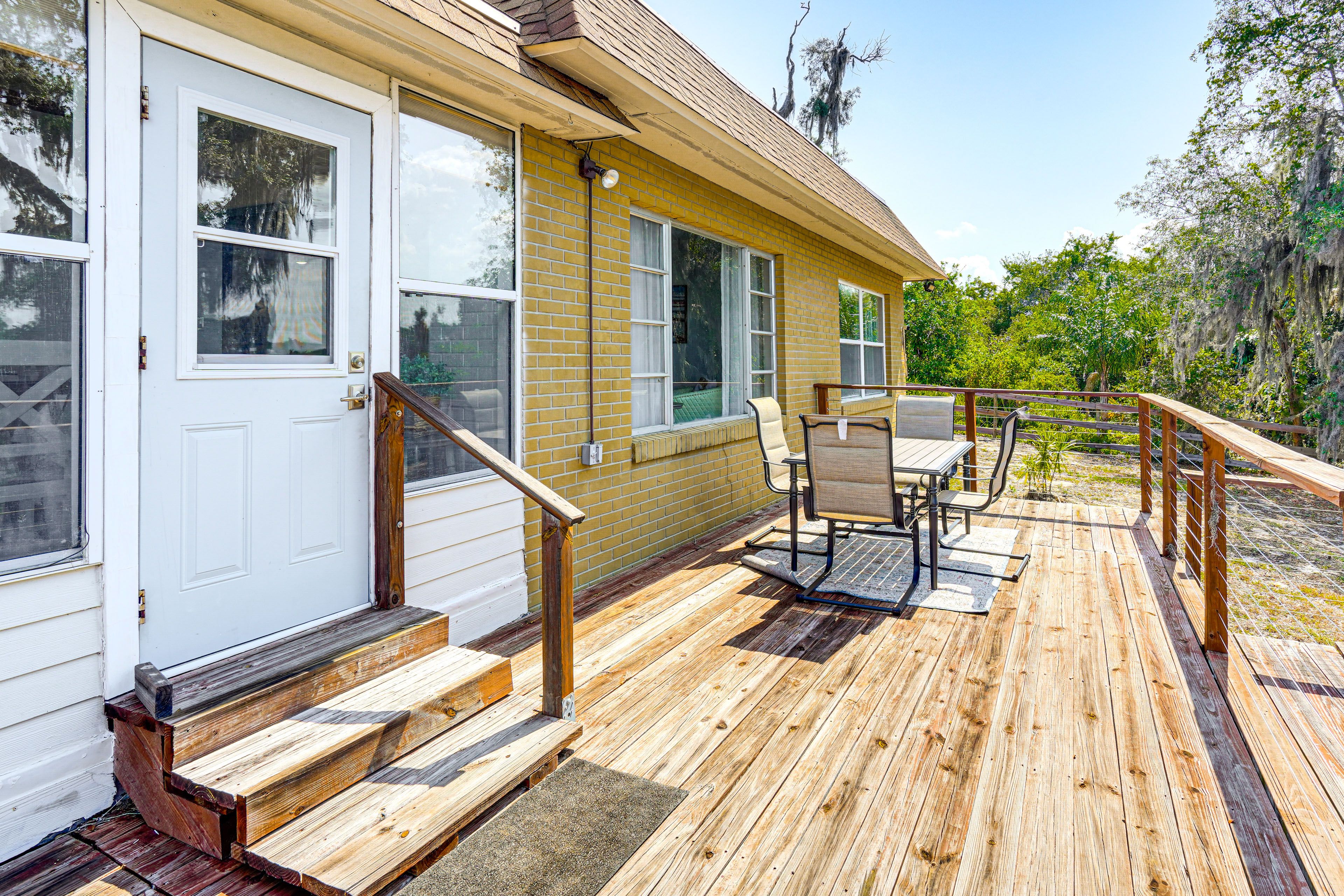 Deck | Outdoor Dining